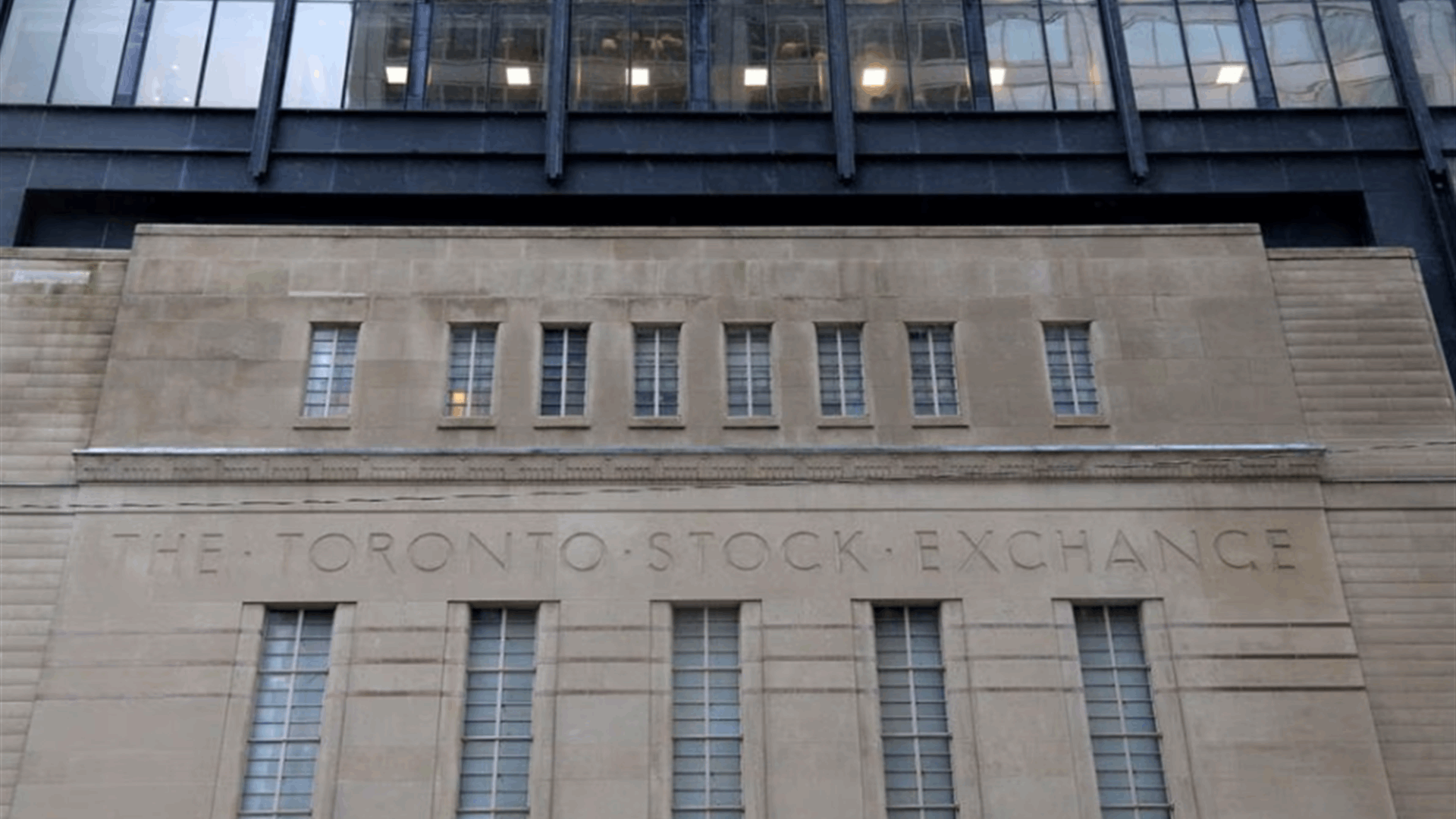 TSX starts week on firmer ground as materials, financials gain