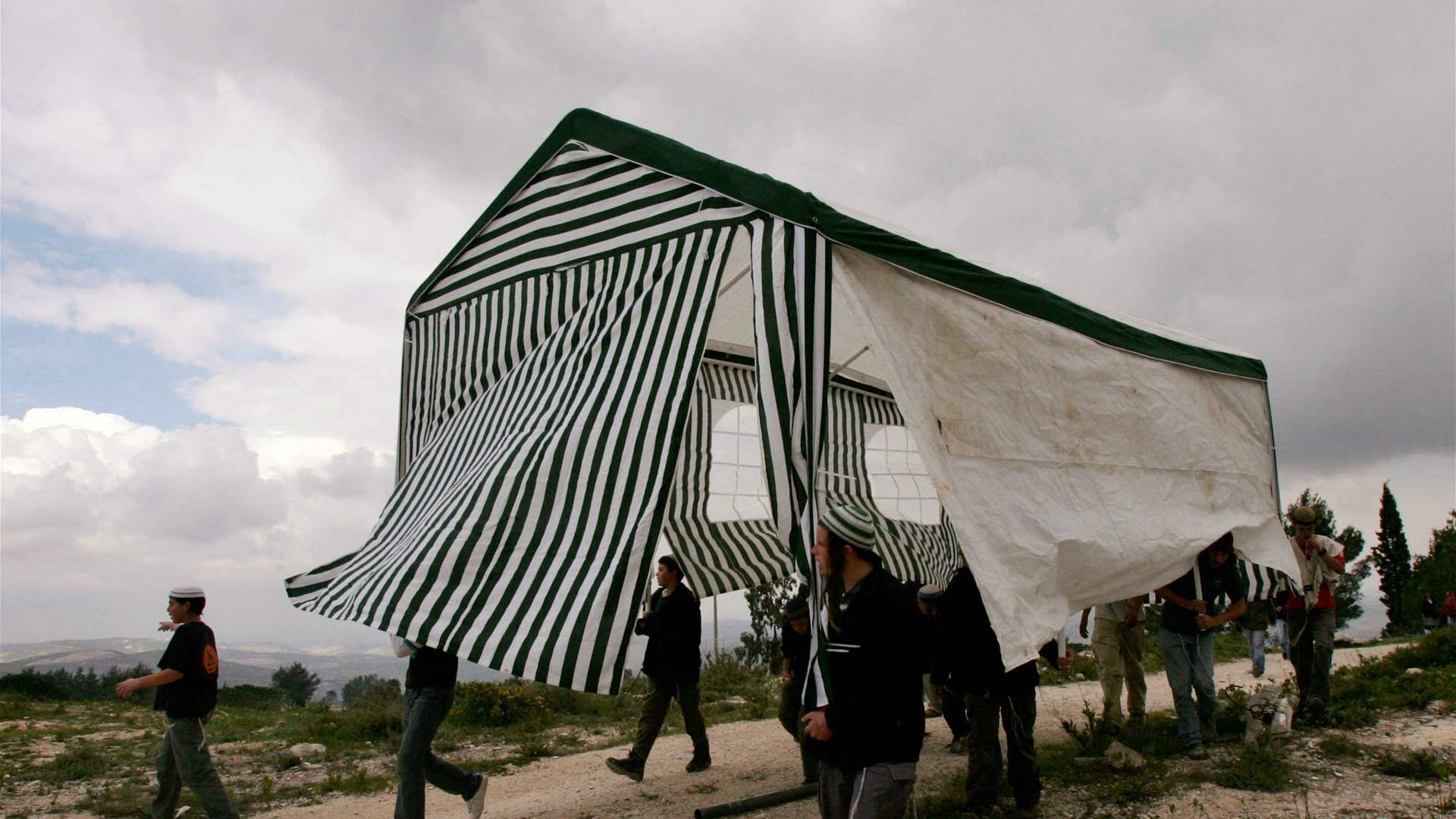 Israeli government lifts ban on return to West Bank settlements