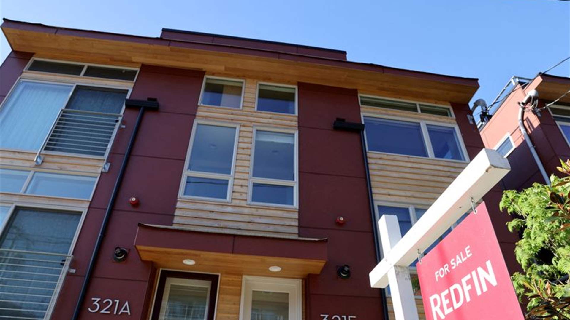 US mortgage rates tumble by the most in 4 months in SVB&#39;s wake, MBA says