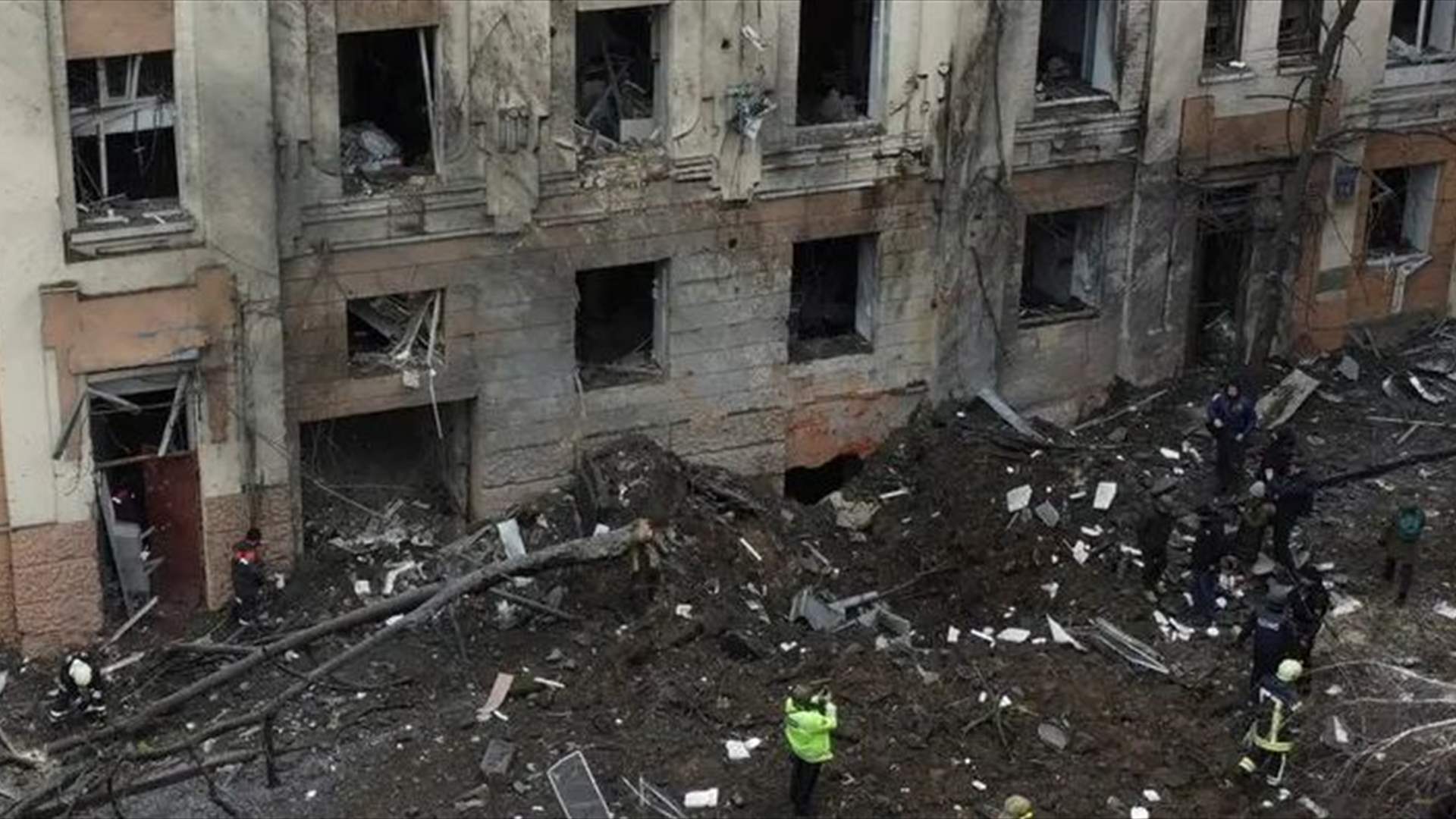 مقتل شخص وإصابة 25 في غارة روسية على مبنى سكني في زابوريجيا
