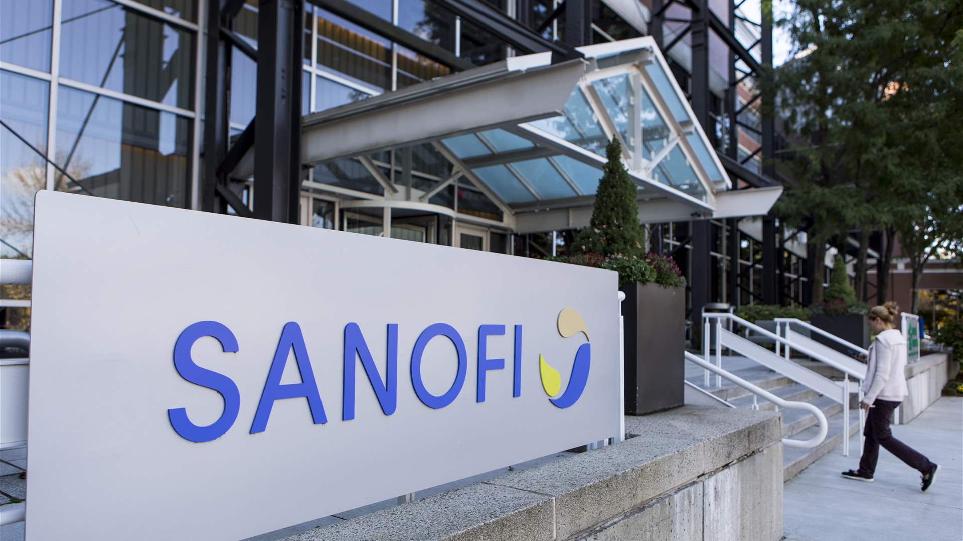 Sanofi, Regeneron unveil 'blow-out' smoker's lung drug data