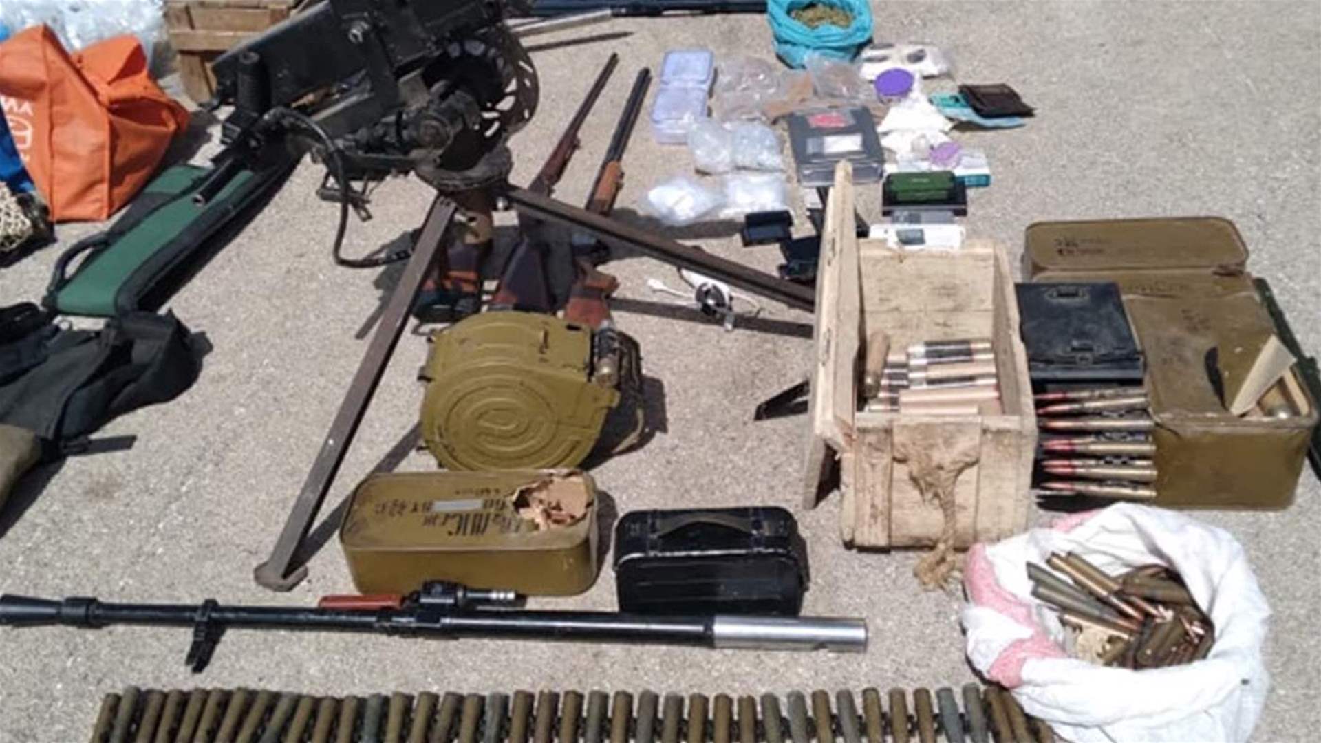 توقيف أشخاص وضبط أسلحة ومخدرات في حي الشراونة بعلبك