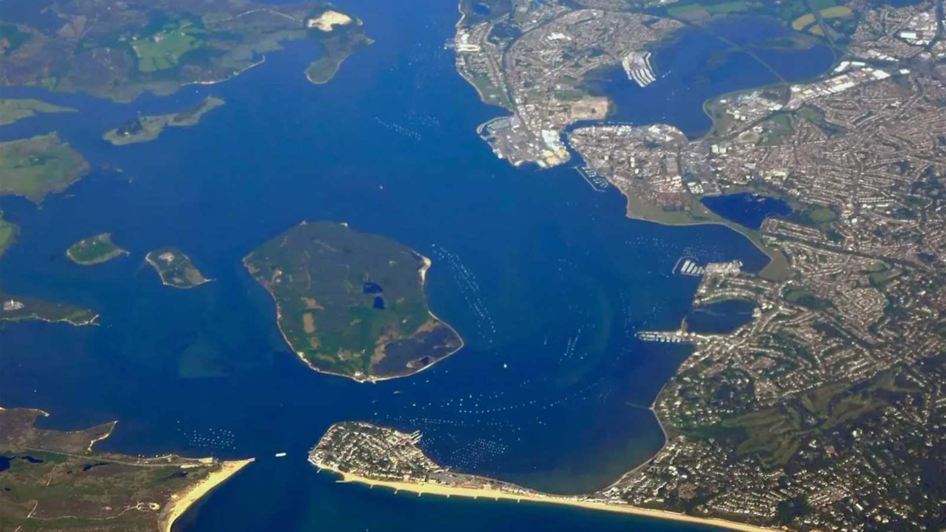 تسرب نفطي في مرفأ في جنوب إنكلترا