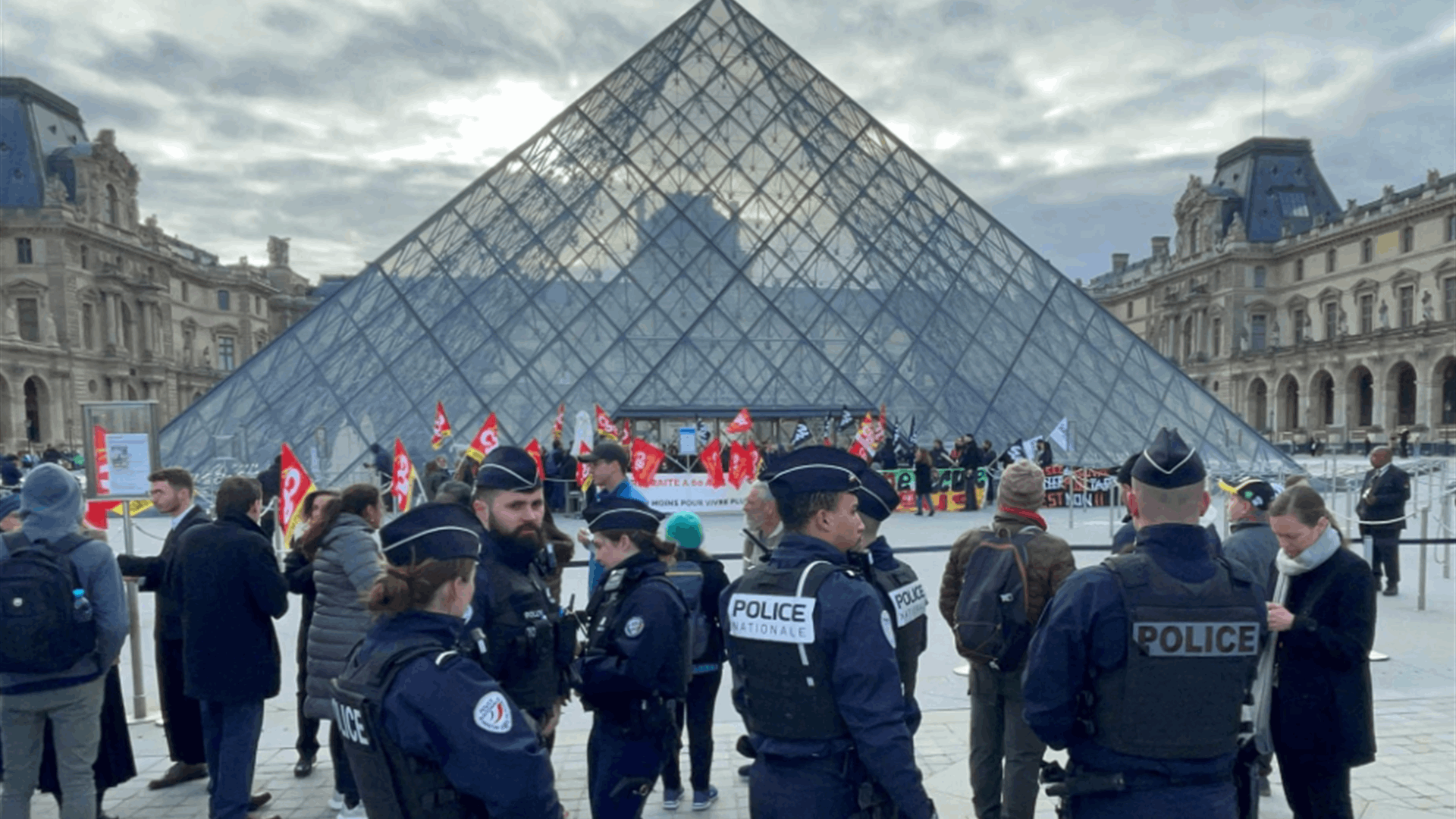 French pension protest blocks entry to Louvre museum