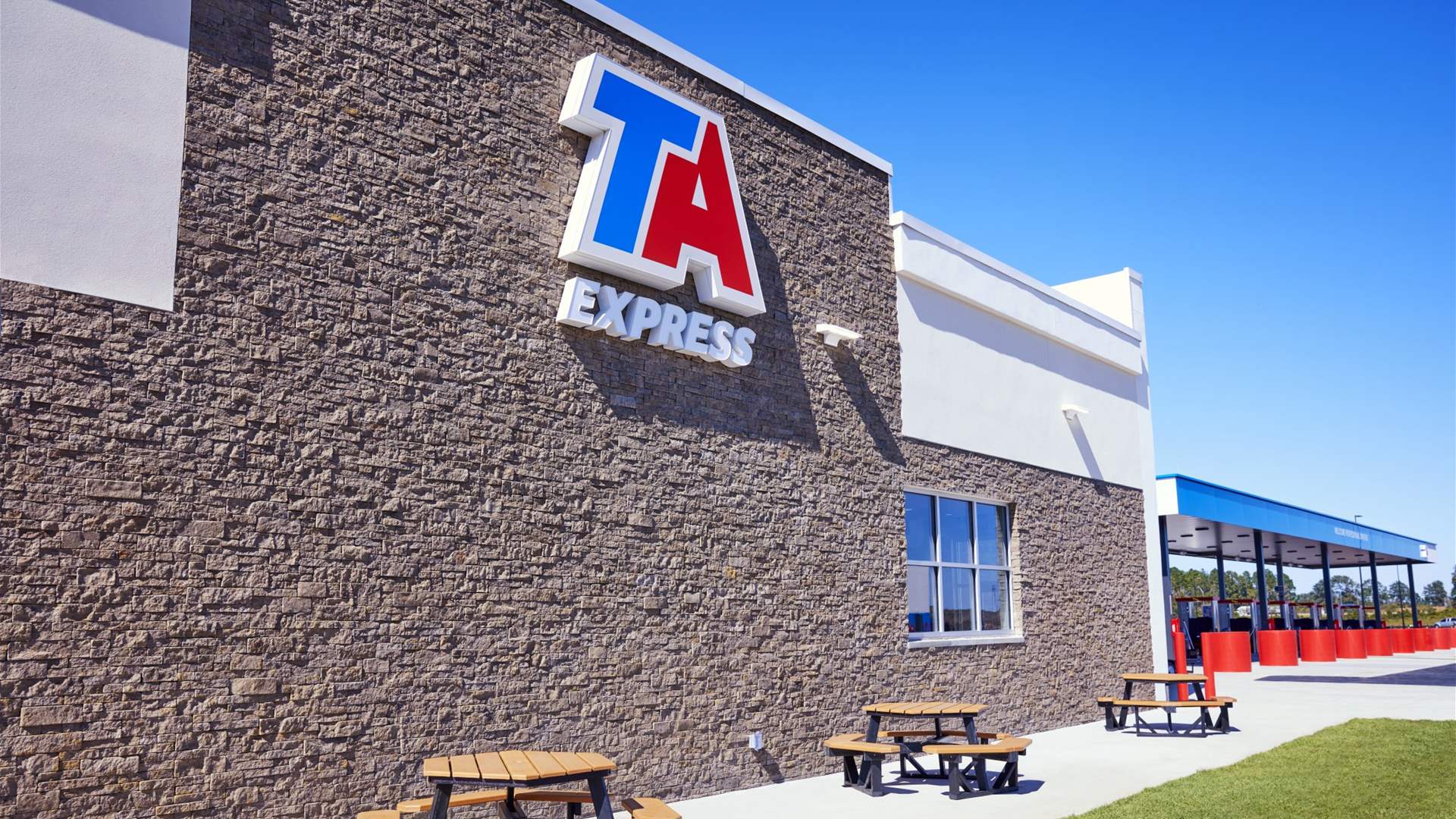 Store operator Arko trumps BP with $1.4 bln offer for TravelCenters of America