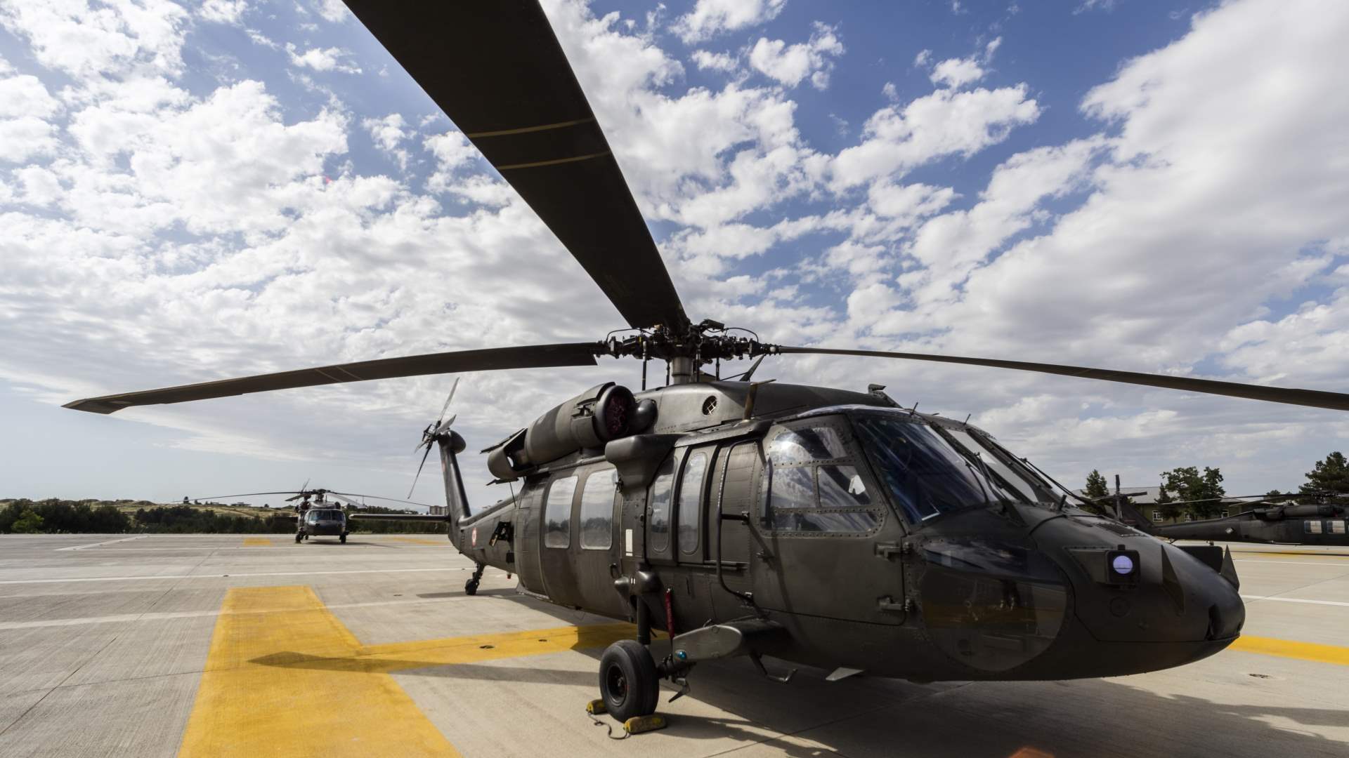 Several feared dead after two US army helicopters crash during training in Kentucky