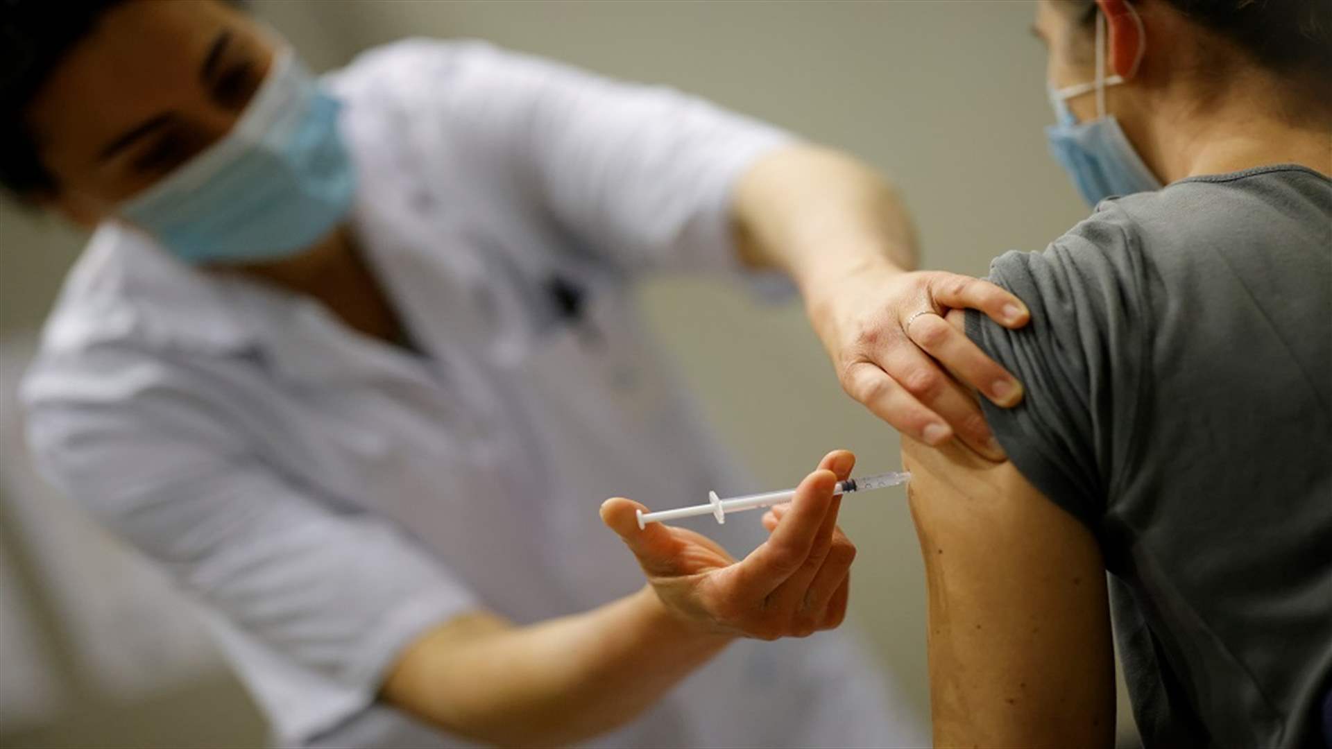فرنسا سترفع إلزامية اللقاح بالنسبة للعاملين في الرعاية الطبية