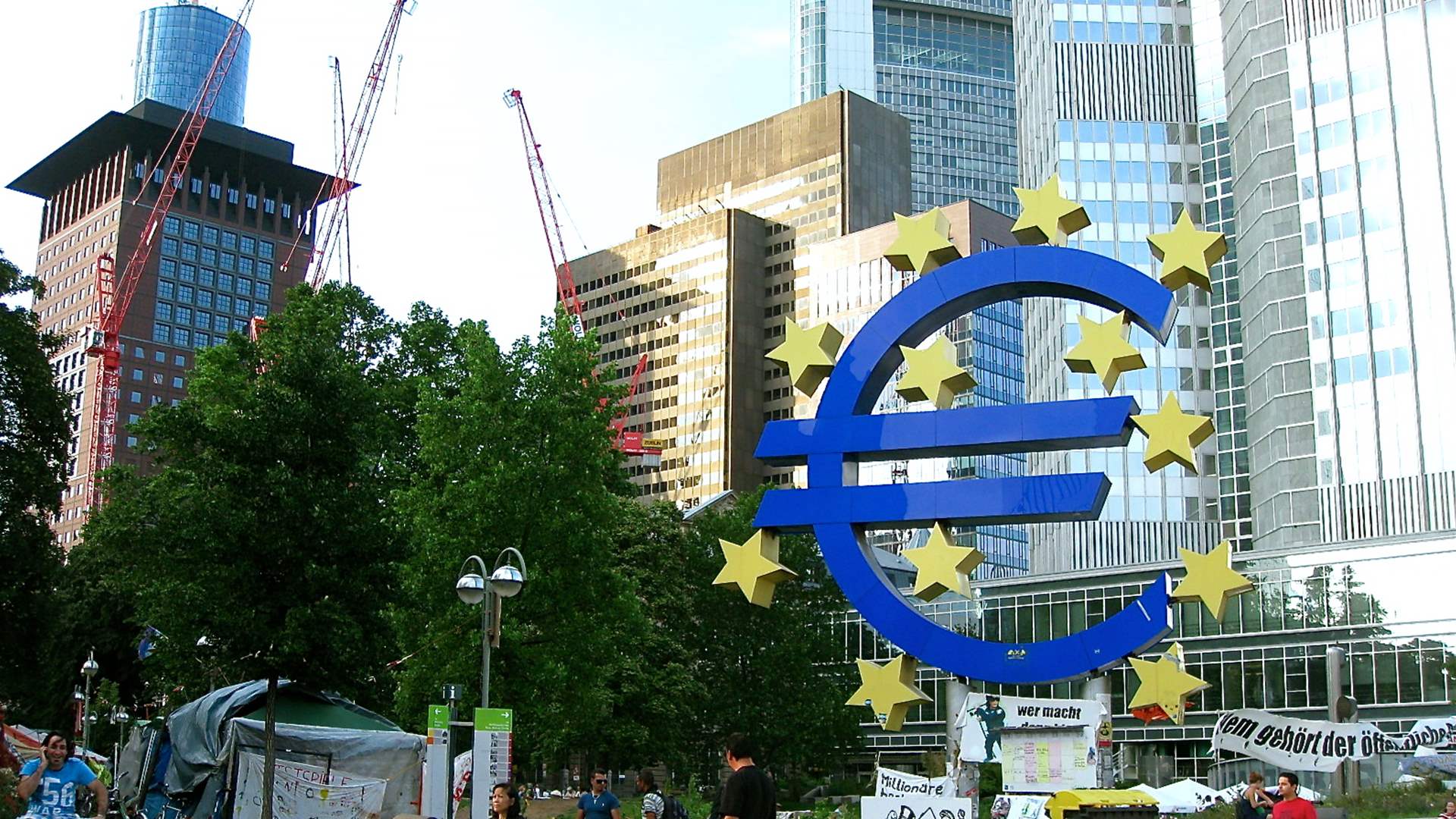 ECB's De Guindos warns of broad risks in financial sector