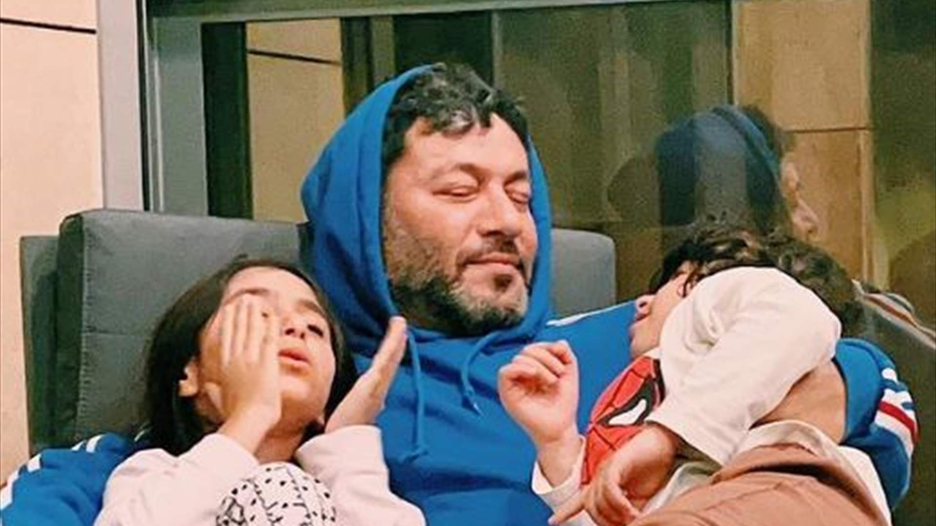 زياد برجي في فيديو مميّز مع ولديه: "تقبروني عم تكبروا"