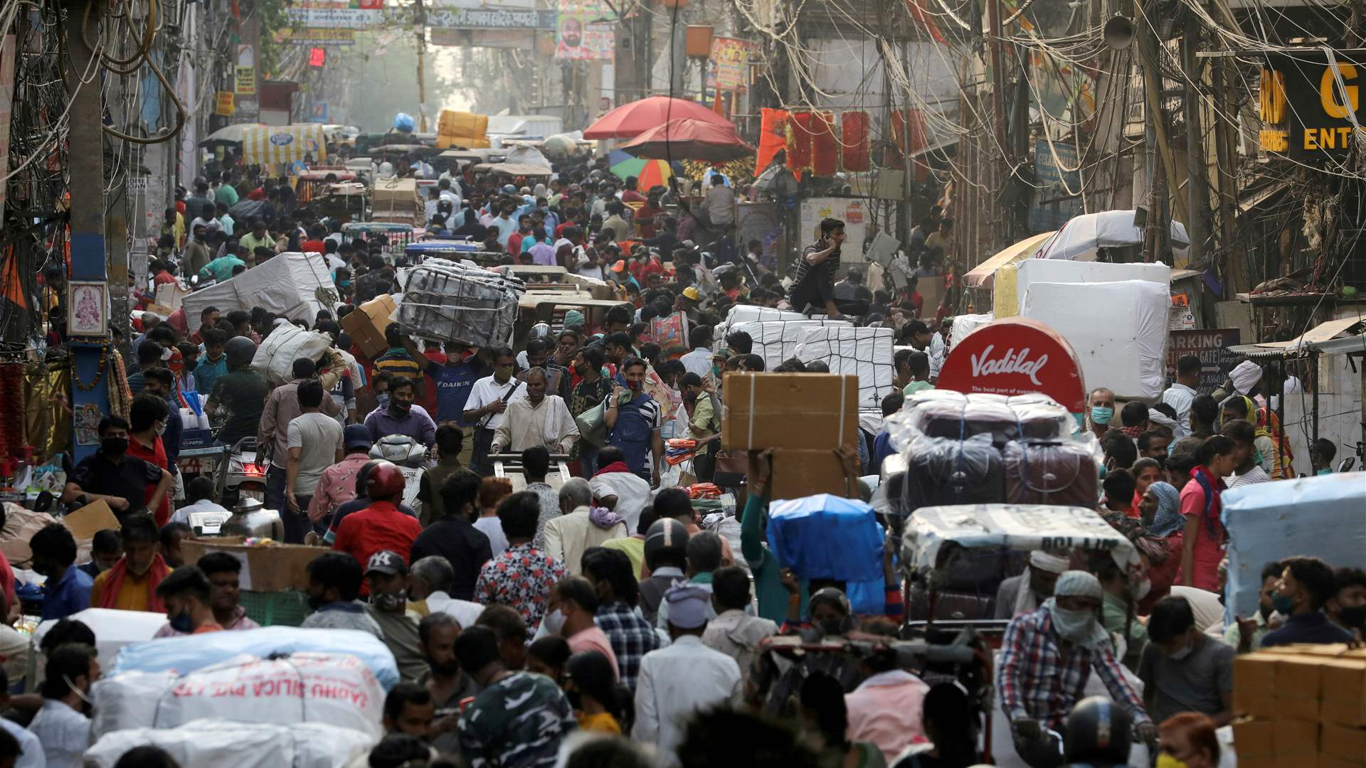 Indian shares marginally up; inflation concerns cap gains
