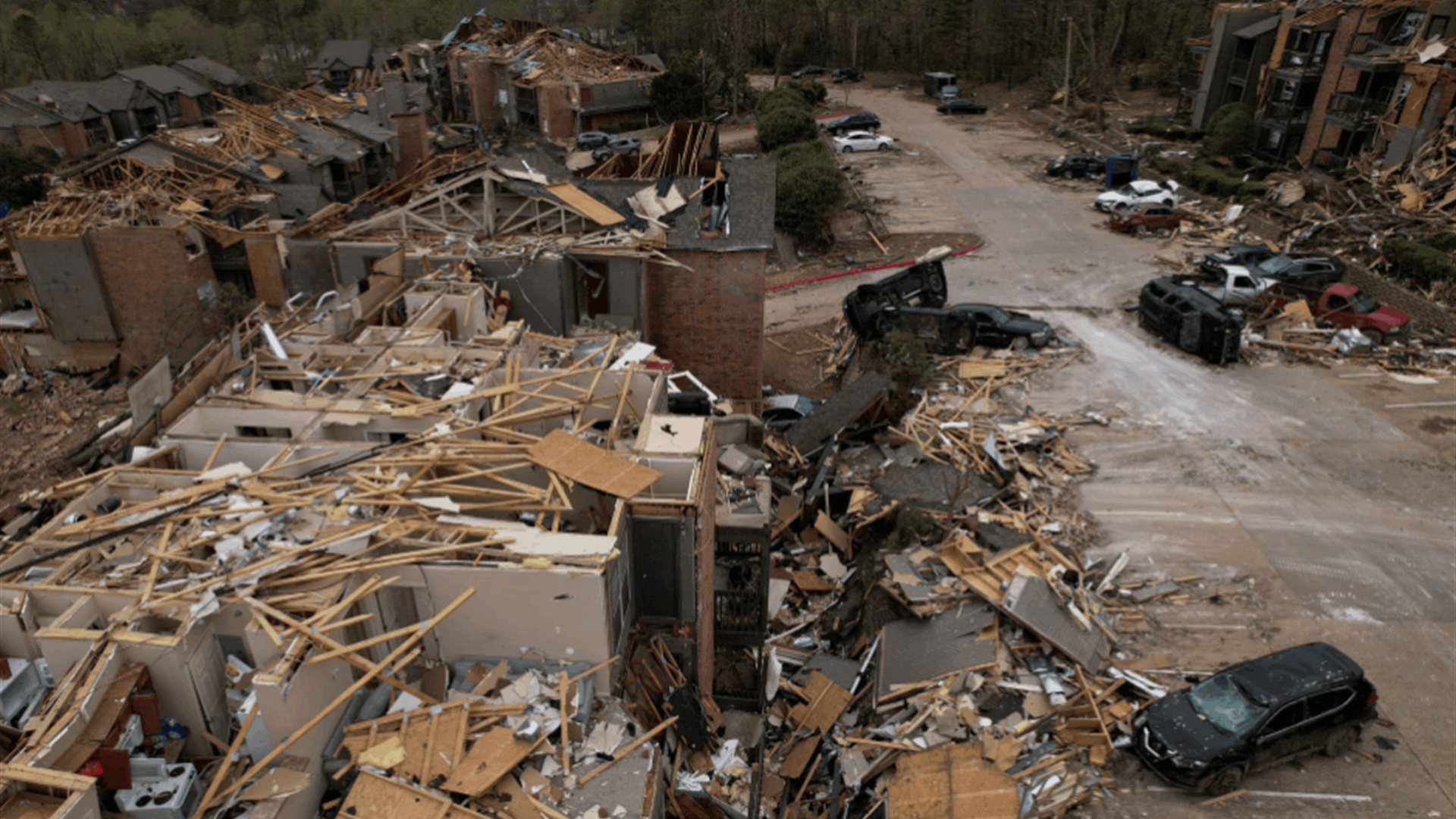 Violent US storms kill at least 32 people
