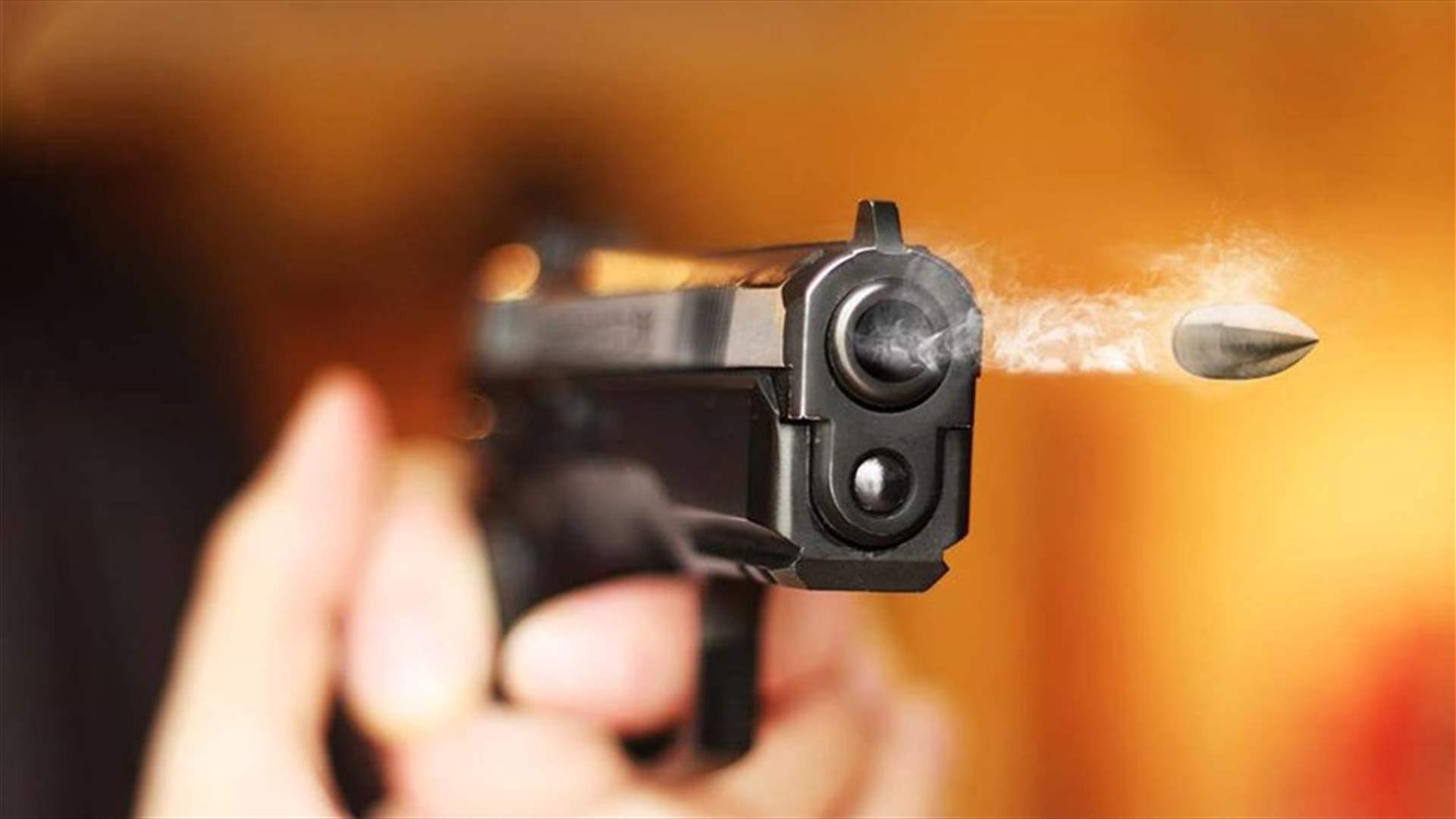 أطلق النار على زوجته وابنتيه ثم على نفسه وفارق الحياة!