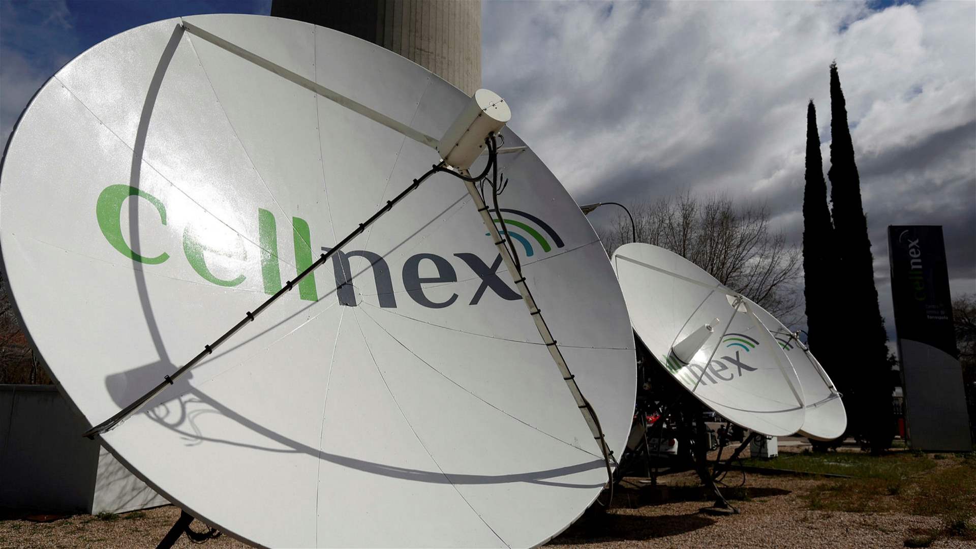 Two Cellnex board members quit amid pressure to change leadership
