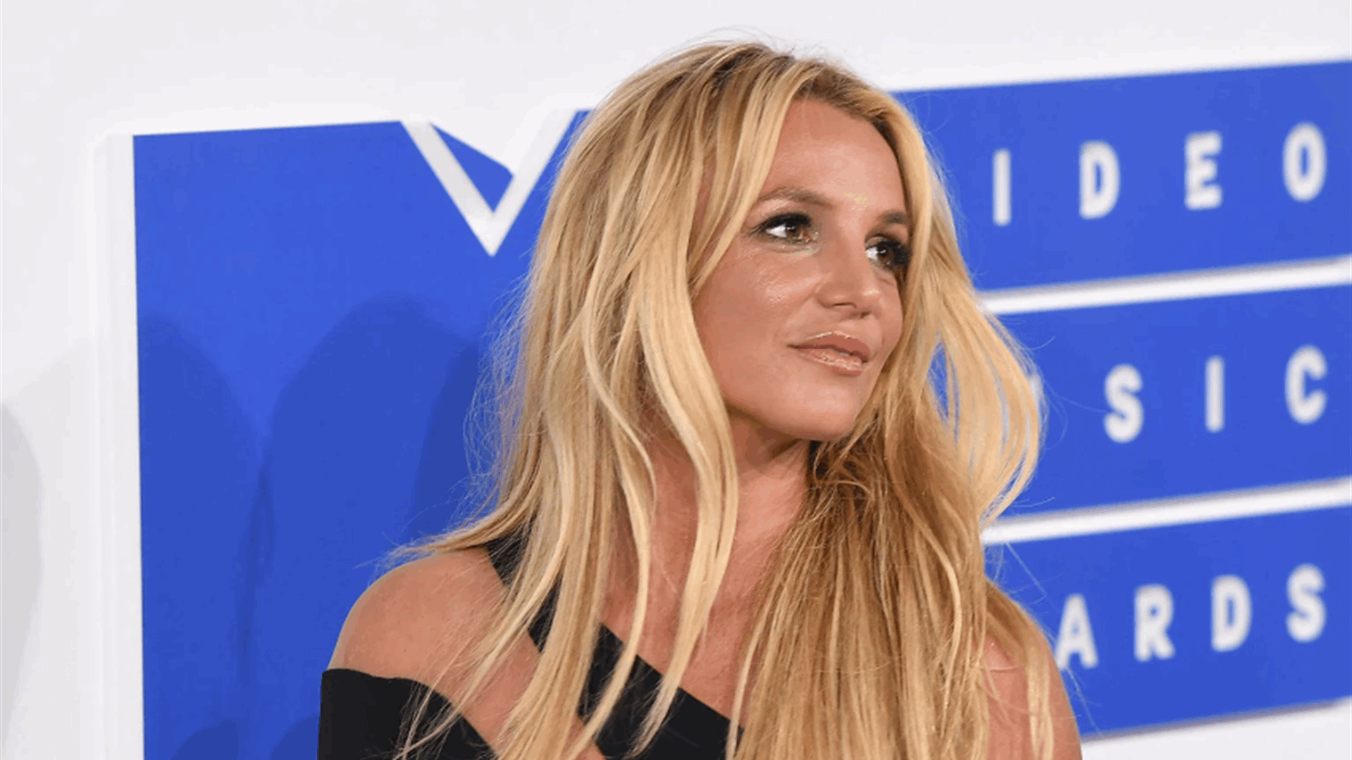 بريتني سبيرز برفقة رجل غريب... فهل انفصلت عن سام أصغري؟ (صور)