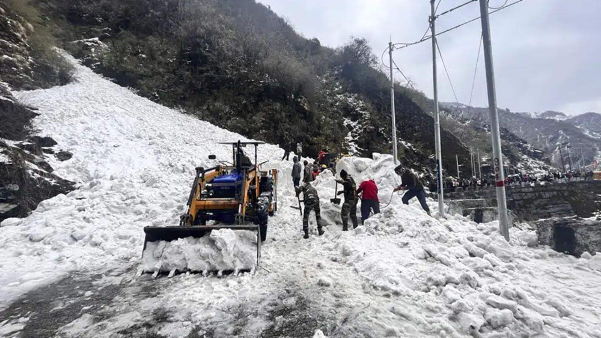 Avalanche sweeps away tourists in northeast India; 7 killed 