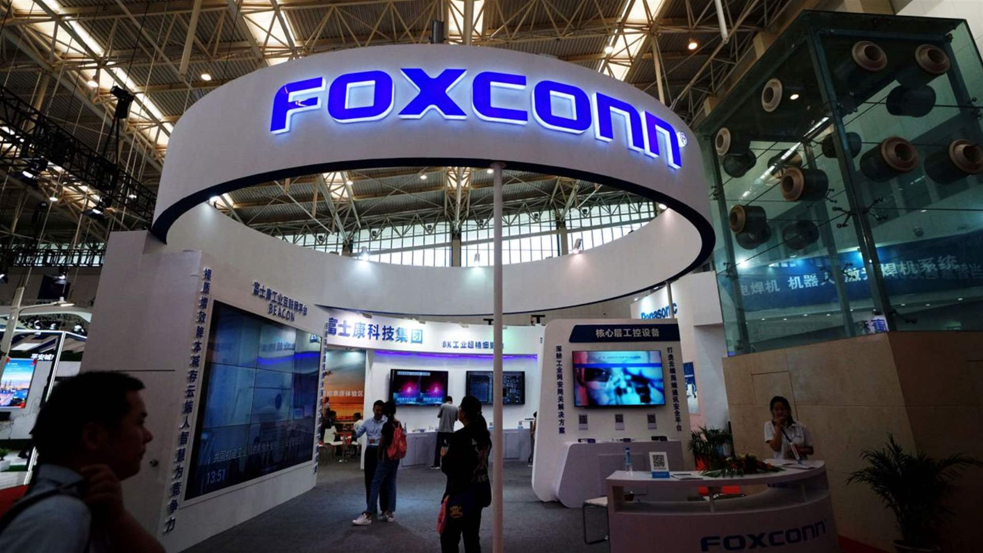 Foxconn Q1 sales edge up, but Q2 outlook poor