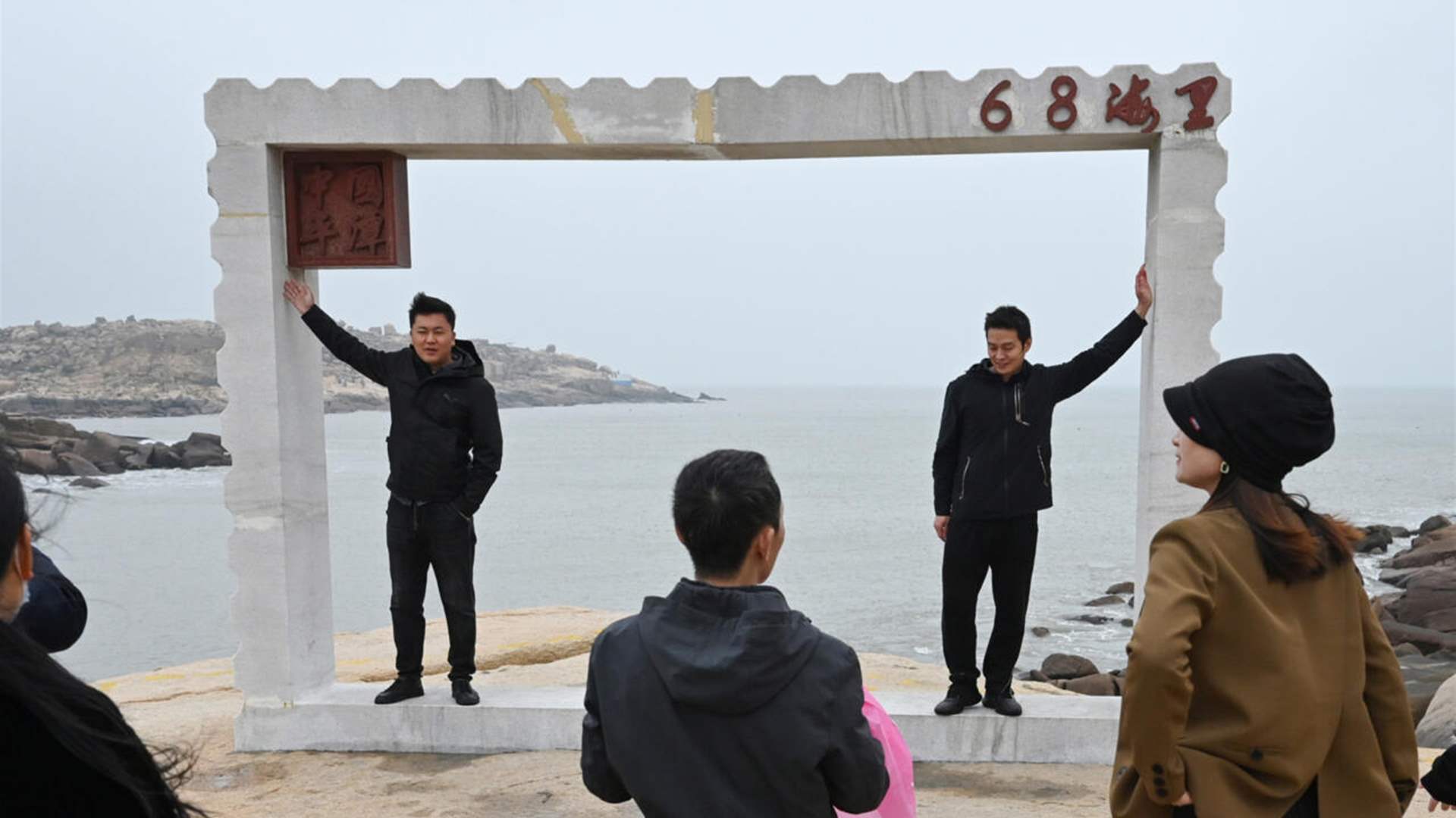 Chinese tourists to Taiwan Strait shrug off beefed-up security patrols