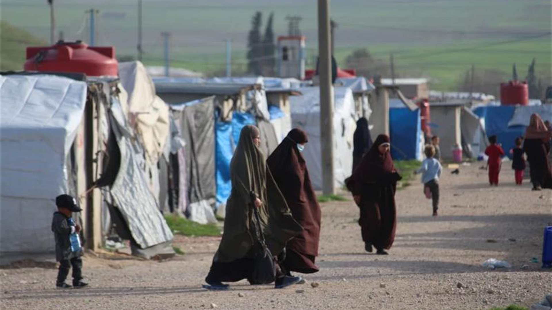 4 نساء و10 أطفال يصلون كندا من مخيمات يحتجز فيها جهاديون في سوريا