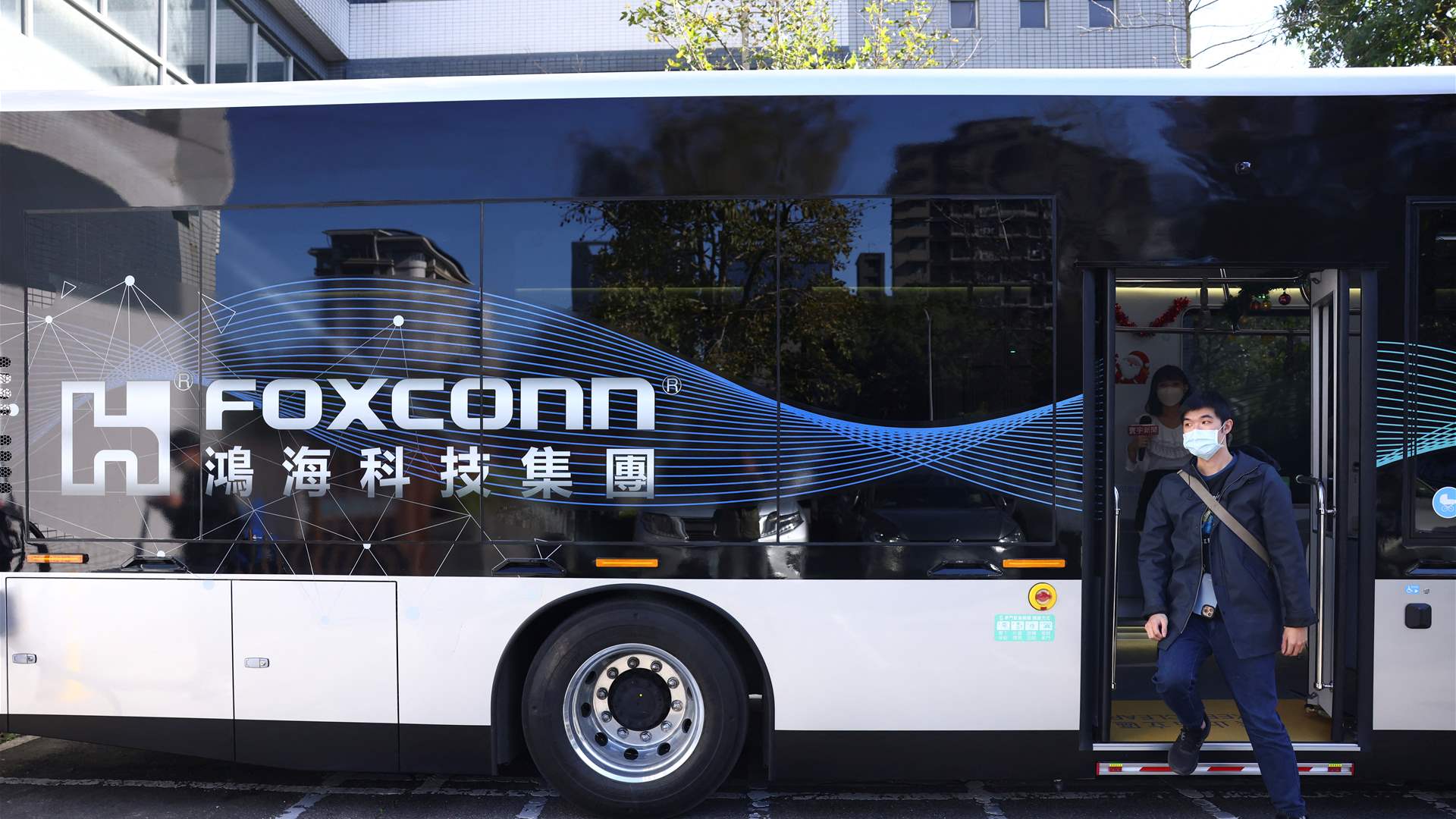 Foxconn plans $800 mln investment in southern Taiwan
