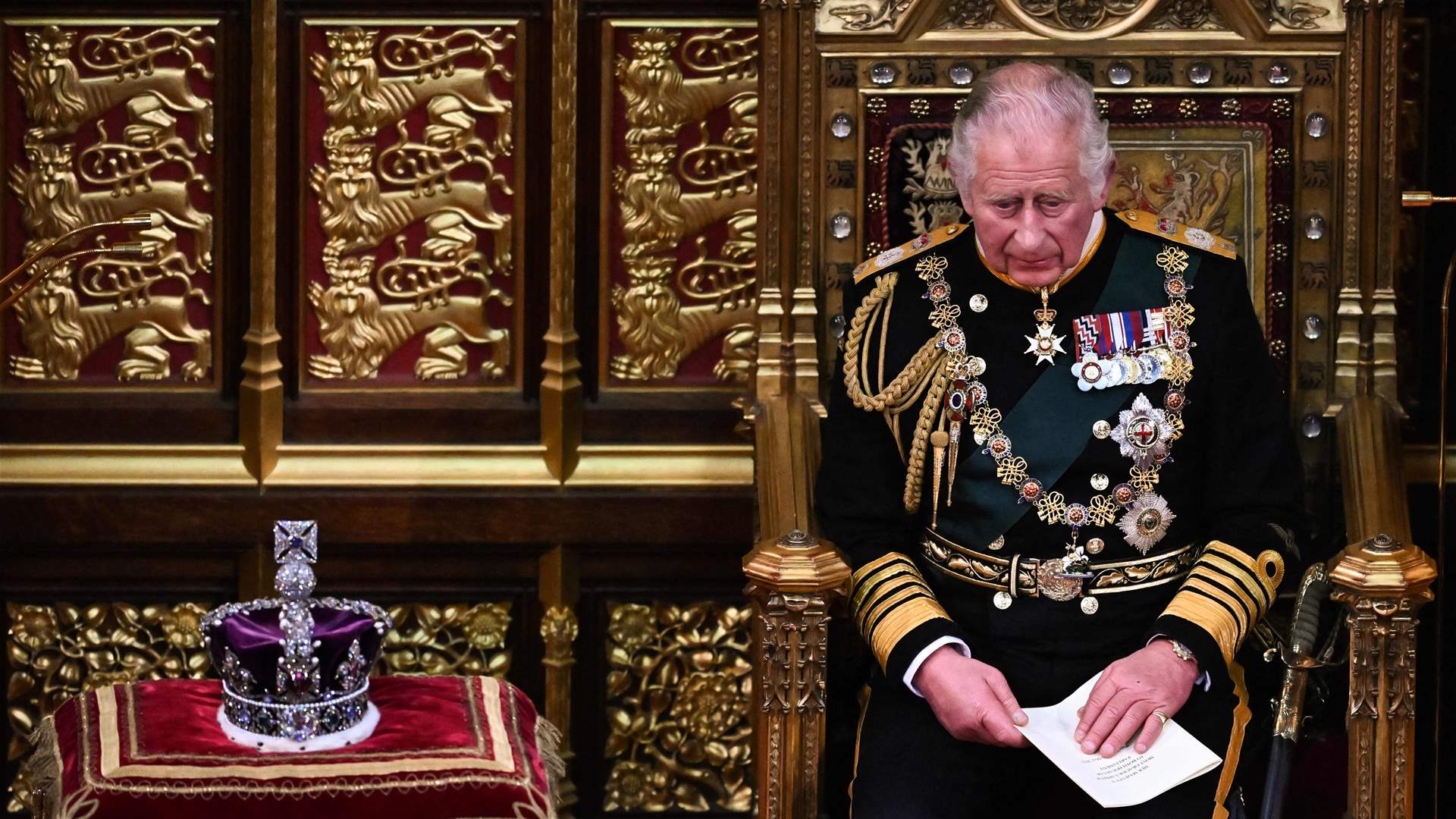 King’s coronation: 3 crowns, 2 carriages and a shorter route
