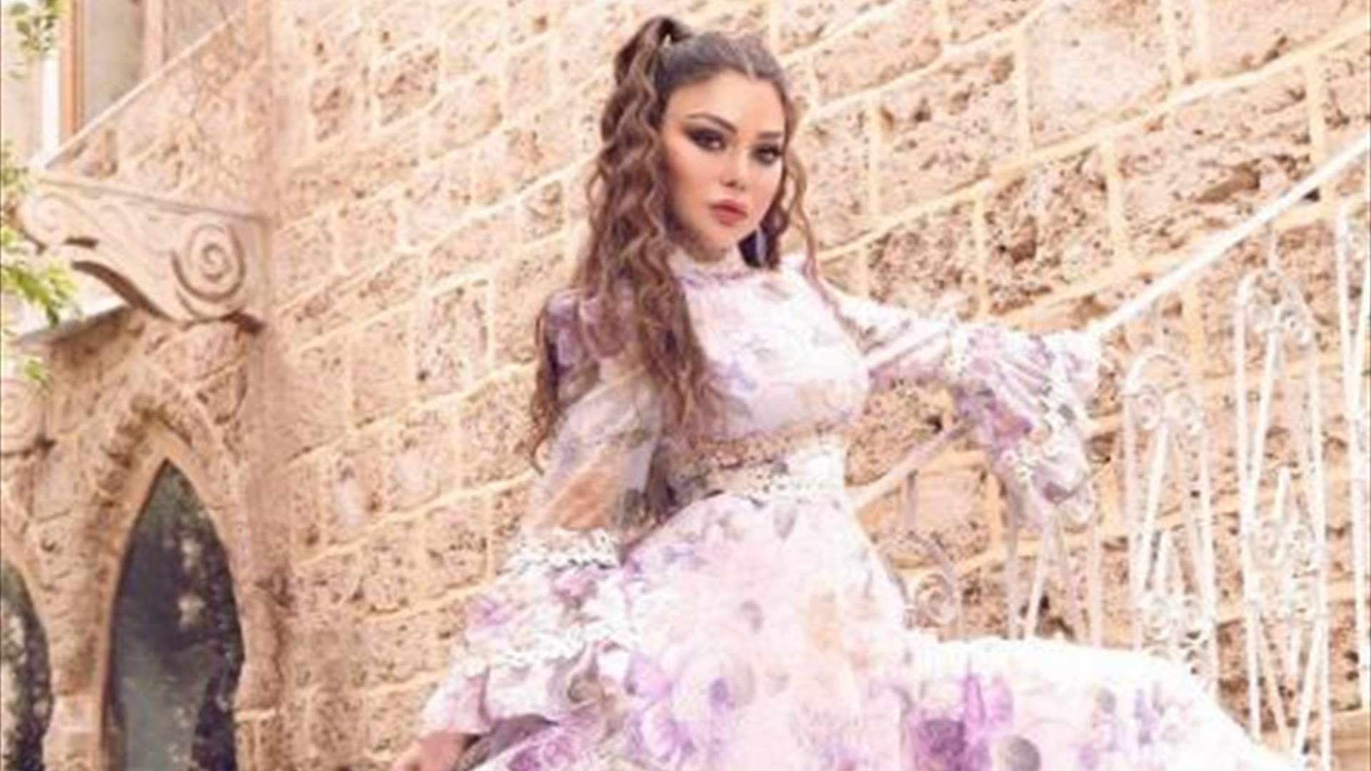 هيفاء وهبي بإطلالة مُفعمة بالحياة في عيد الفصح... "من أجمل ما يكون" (صور)