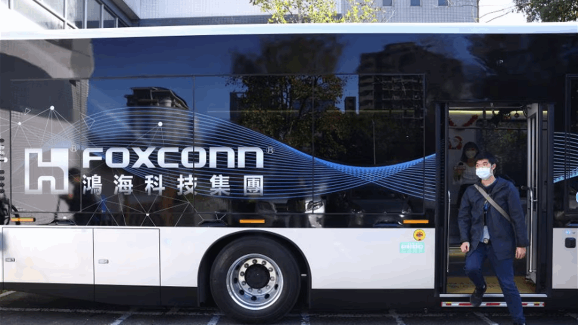 Foxconn plans $800 million investment in southern Taiwan