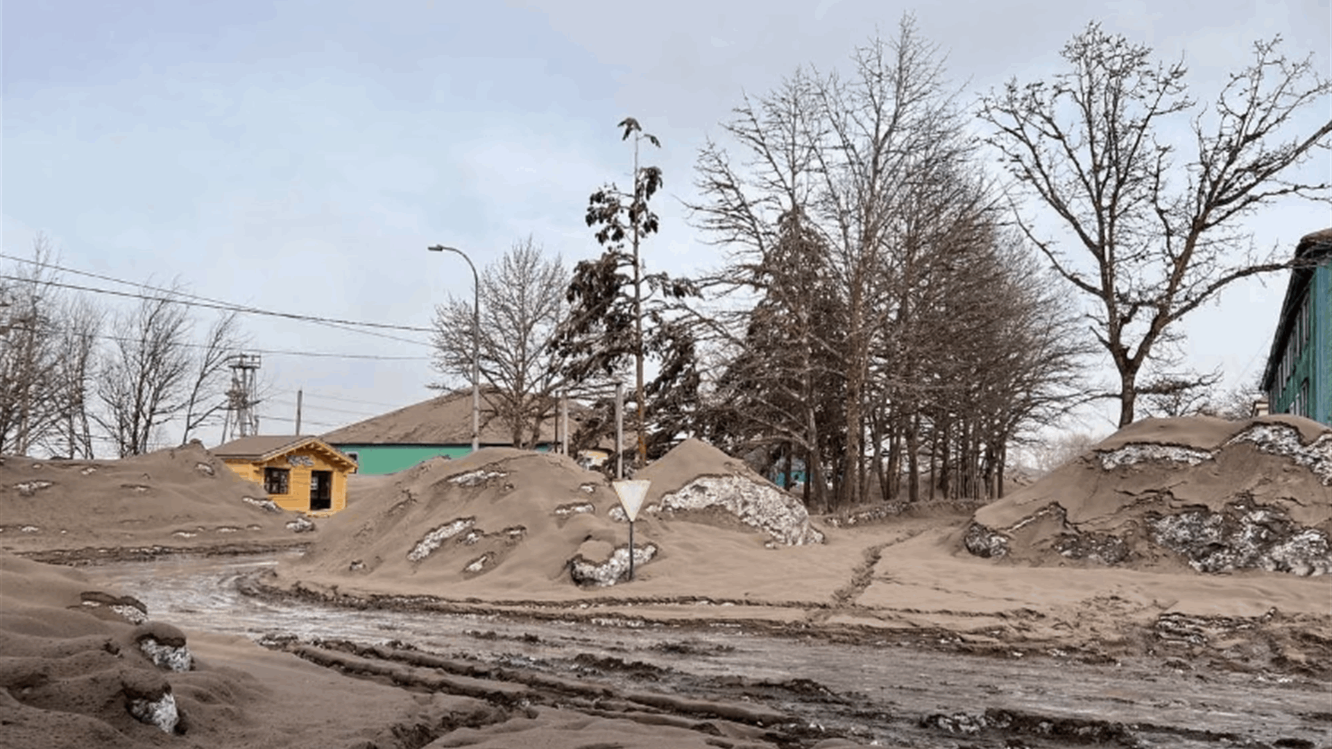 Russian volcano erupts, spewing out a vast cloud of ash