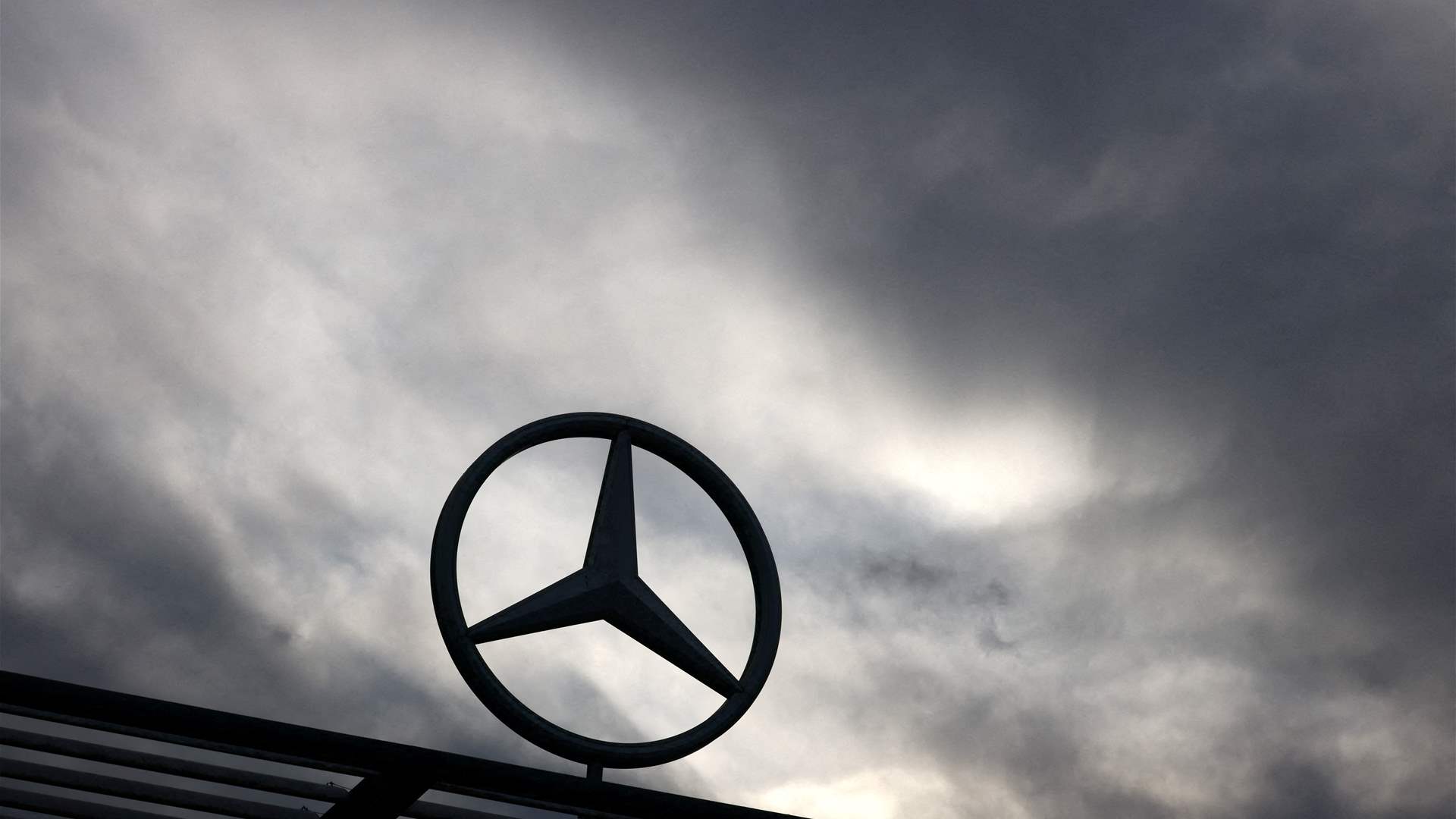 Mercedes posts rise in Q1 sales boosted by EVs, premium cars