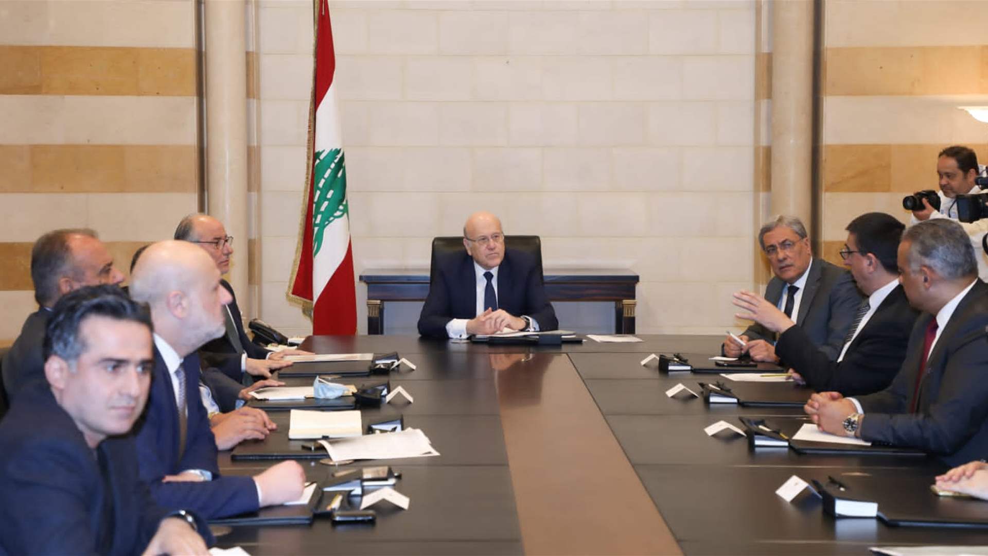 ميقاتي يرأس إجتماعًا للجنة الوزارية المكلفة معالجة تداعيات الأزمة المالية على سير المرفق العام