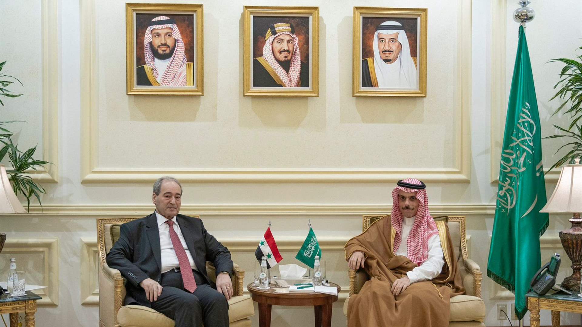 بيان مشترك في ختام زيارة المقداد للسعودية: مناقشة الجهود المبذولة للتوصل إلى حل سياسي للأزمة السورية