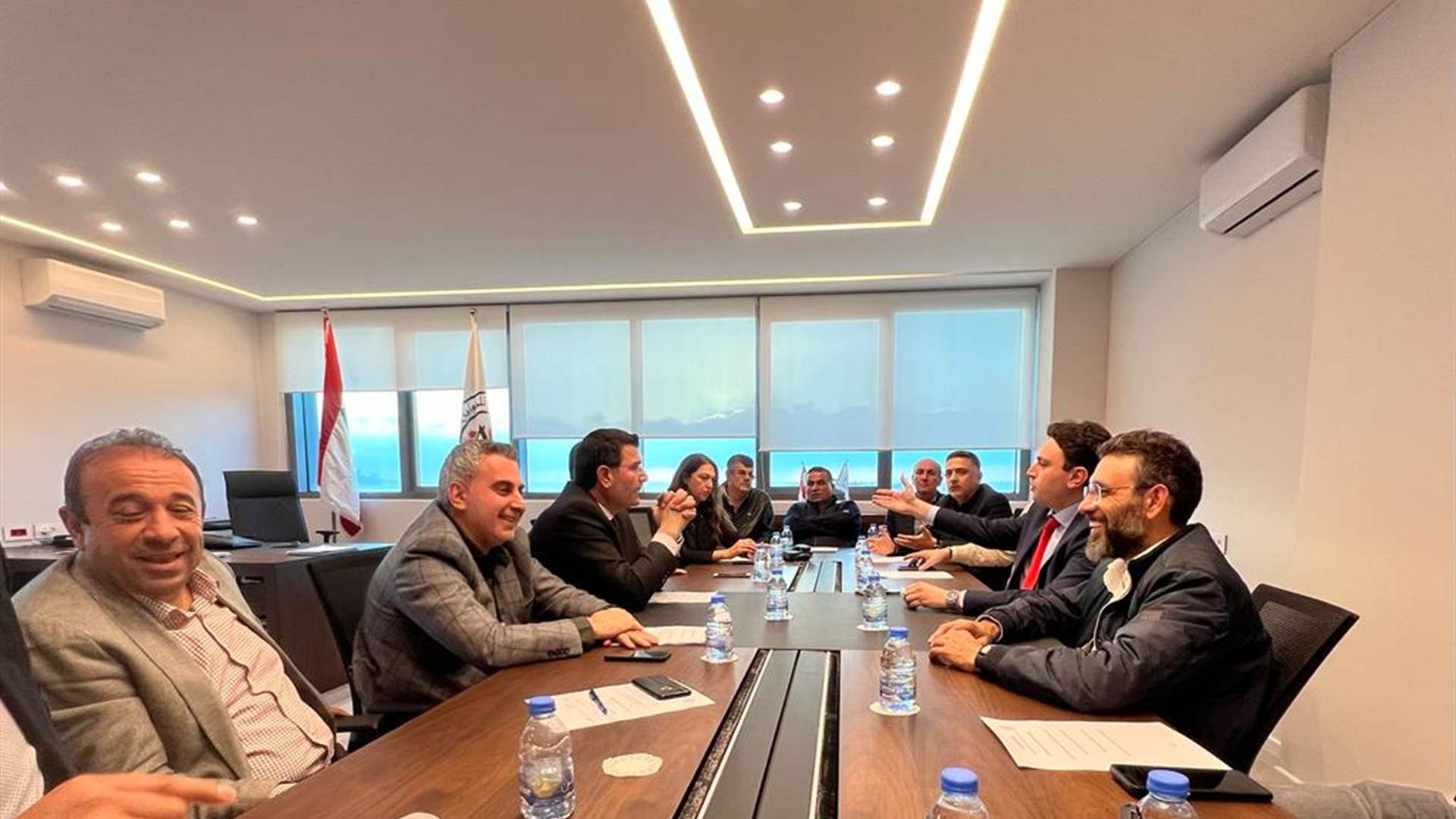 وزير الزراعة يجتمع مع نقابة الدواجن في مقرّها.. وإتفاق على وضع إستراتيجية وطنية لقطاع الدواجن في لبنان
