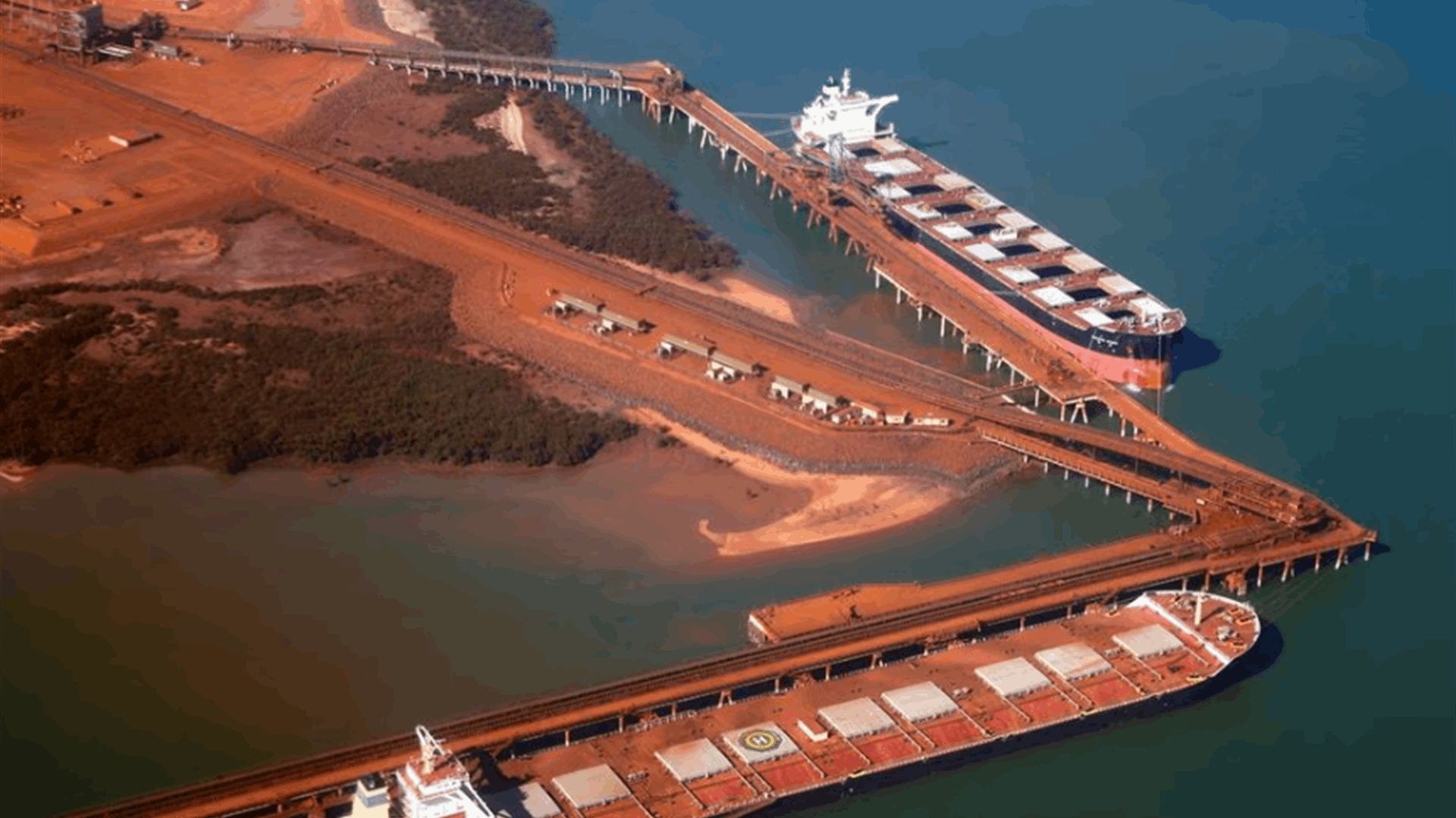 Cyclone Ilsa hits Australia's northwest, misses iron ore export hub