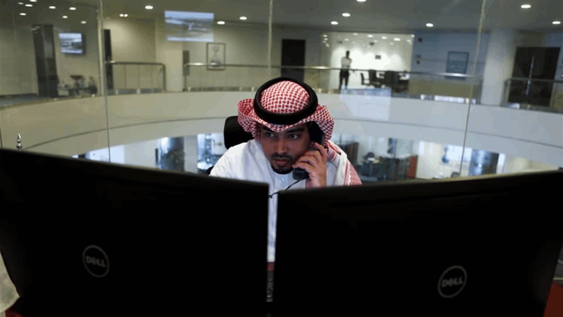 Saudi stocks gain on rising oil prices; Qatar falls