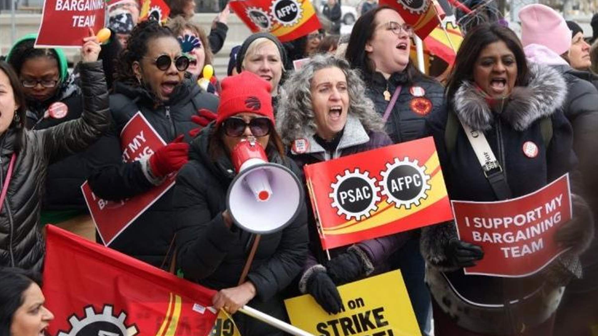 155 ألفا من موظفي القطاع العام في كندا يتّجهون للإضراب
