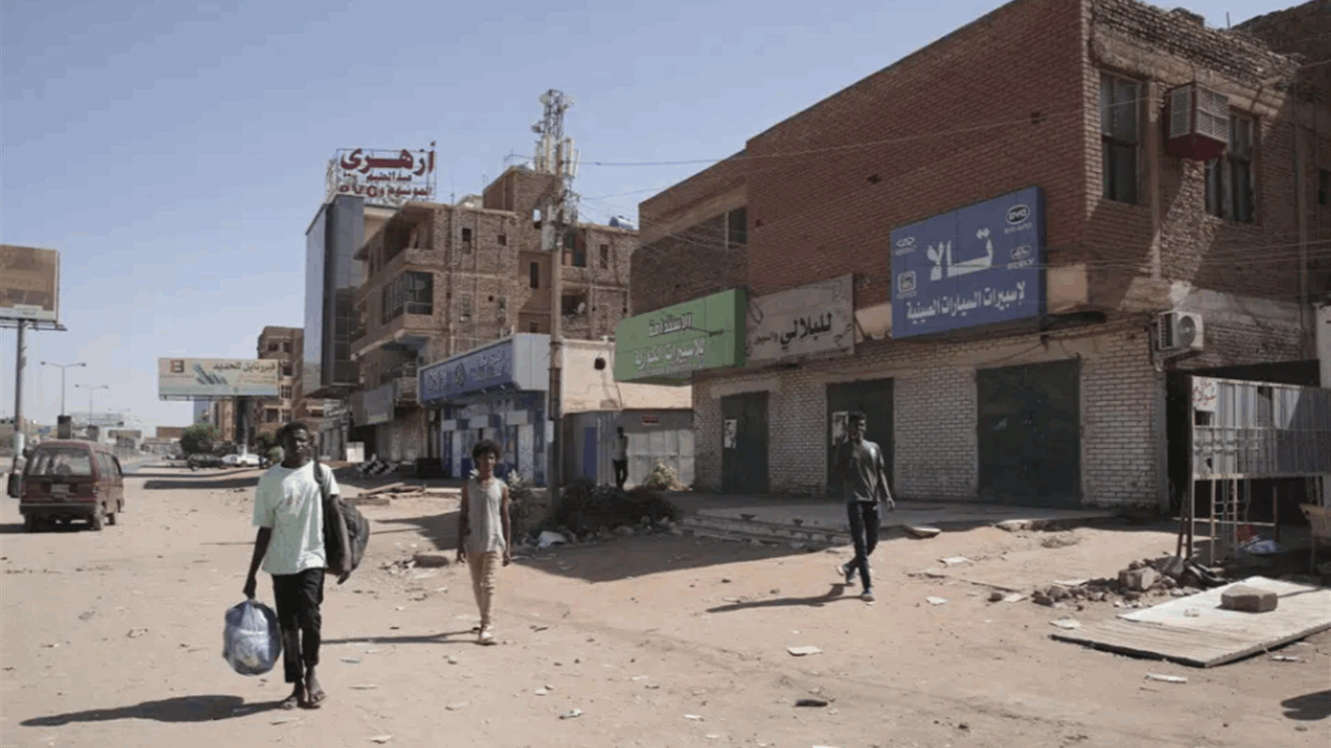 Trapped by fighting, Sudanese look for ways to survive