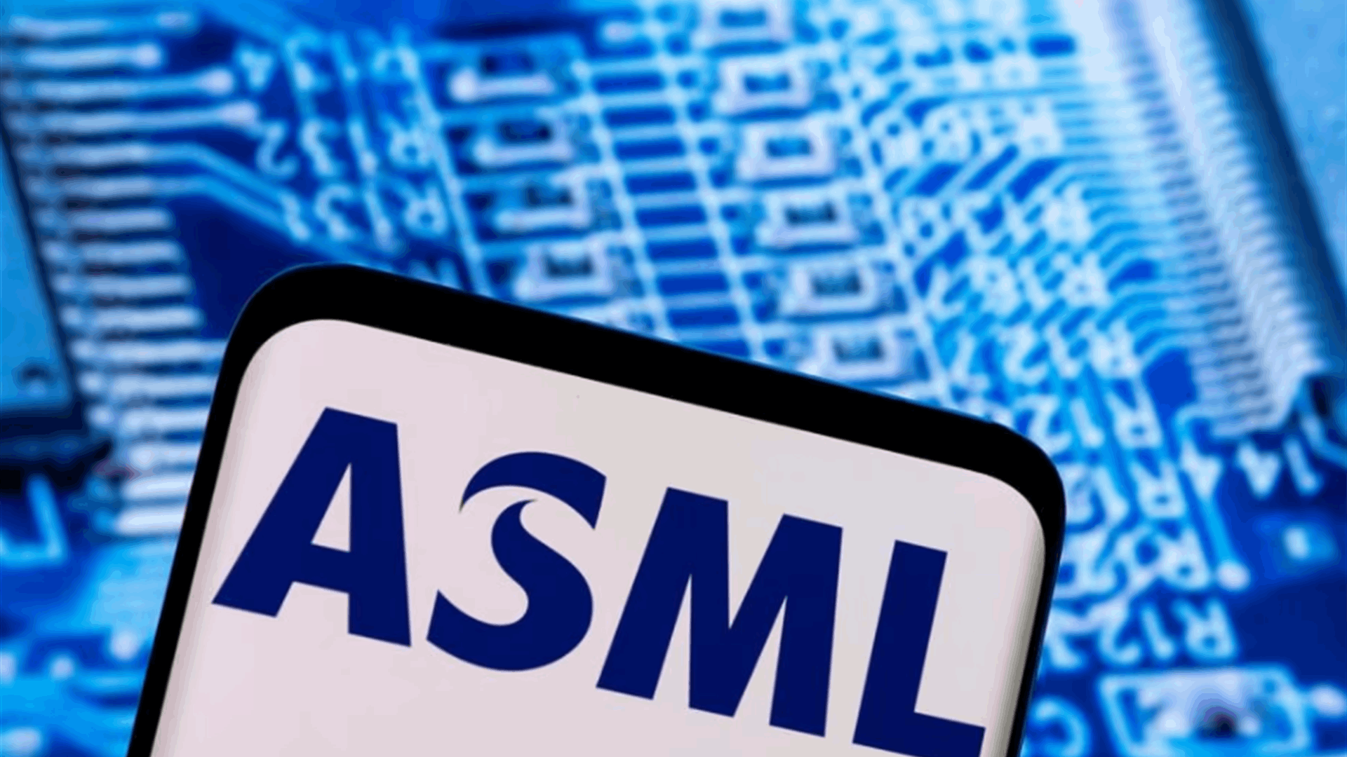 ASML beats earnings estimates despite signs of weakness