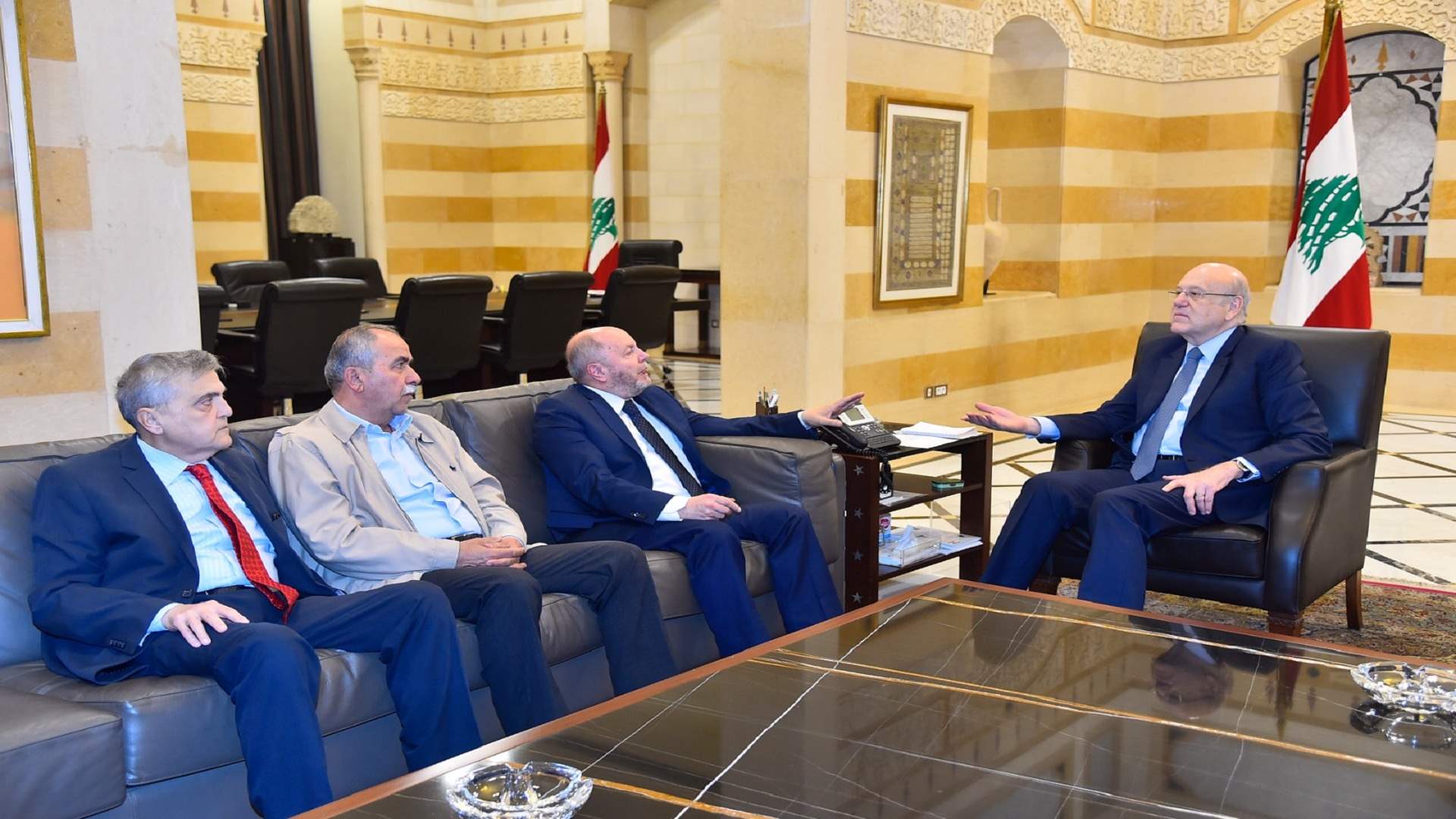 ميقاتي التقى سفيرة كندا ووفد العمالي العام... الأسمر: ندعو جميع الفرقاء الى الحوار