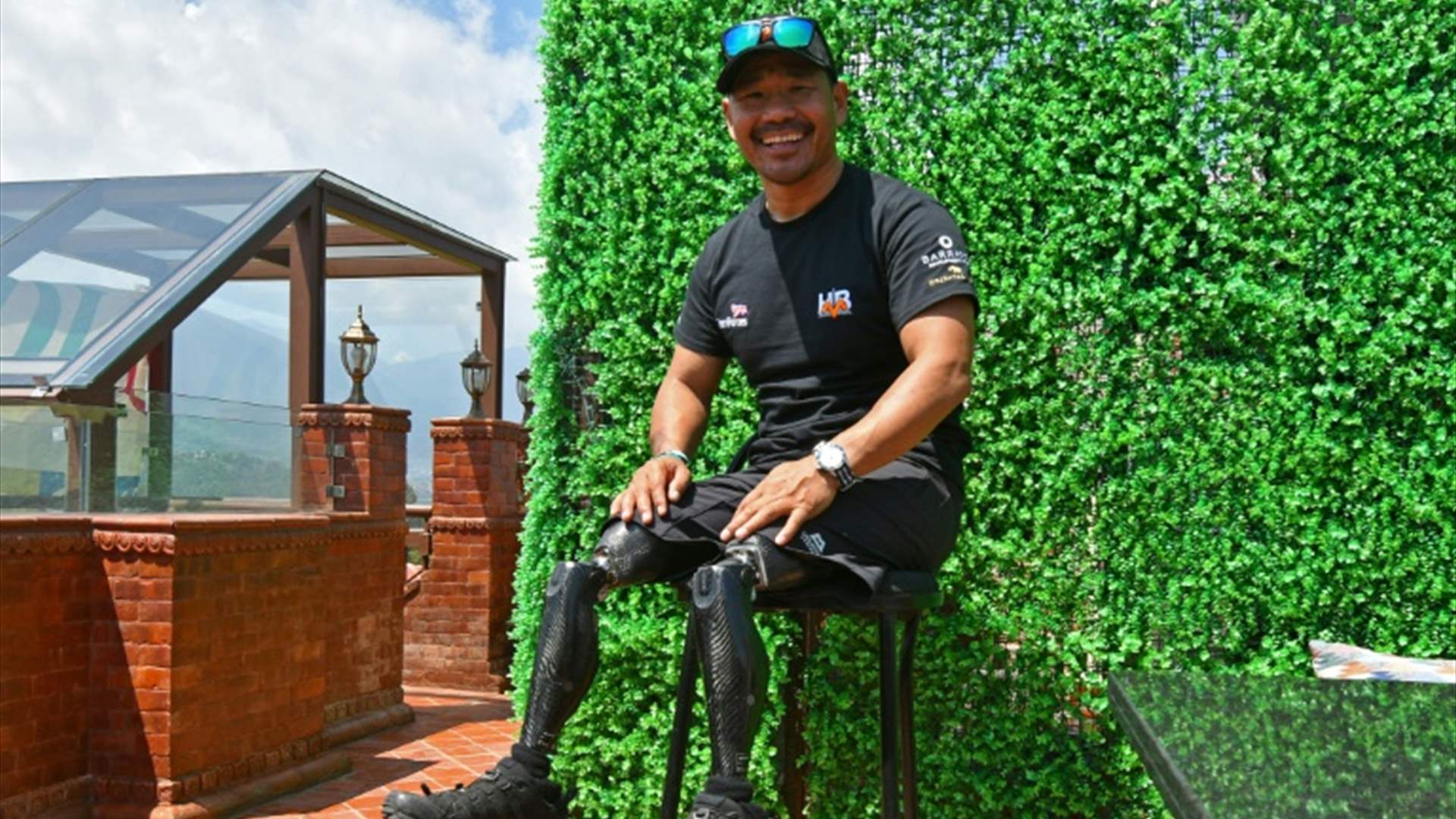 جندي نيبالي سابق مبتور الساقين يتحضر لتسلق الإيفرست: "حلم الطفولة" (فيديو)