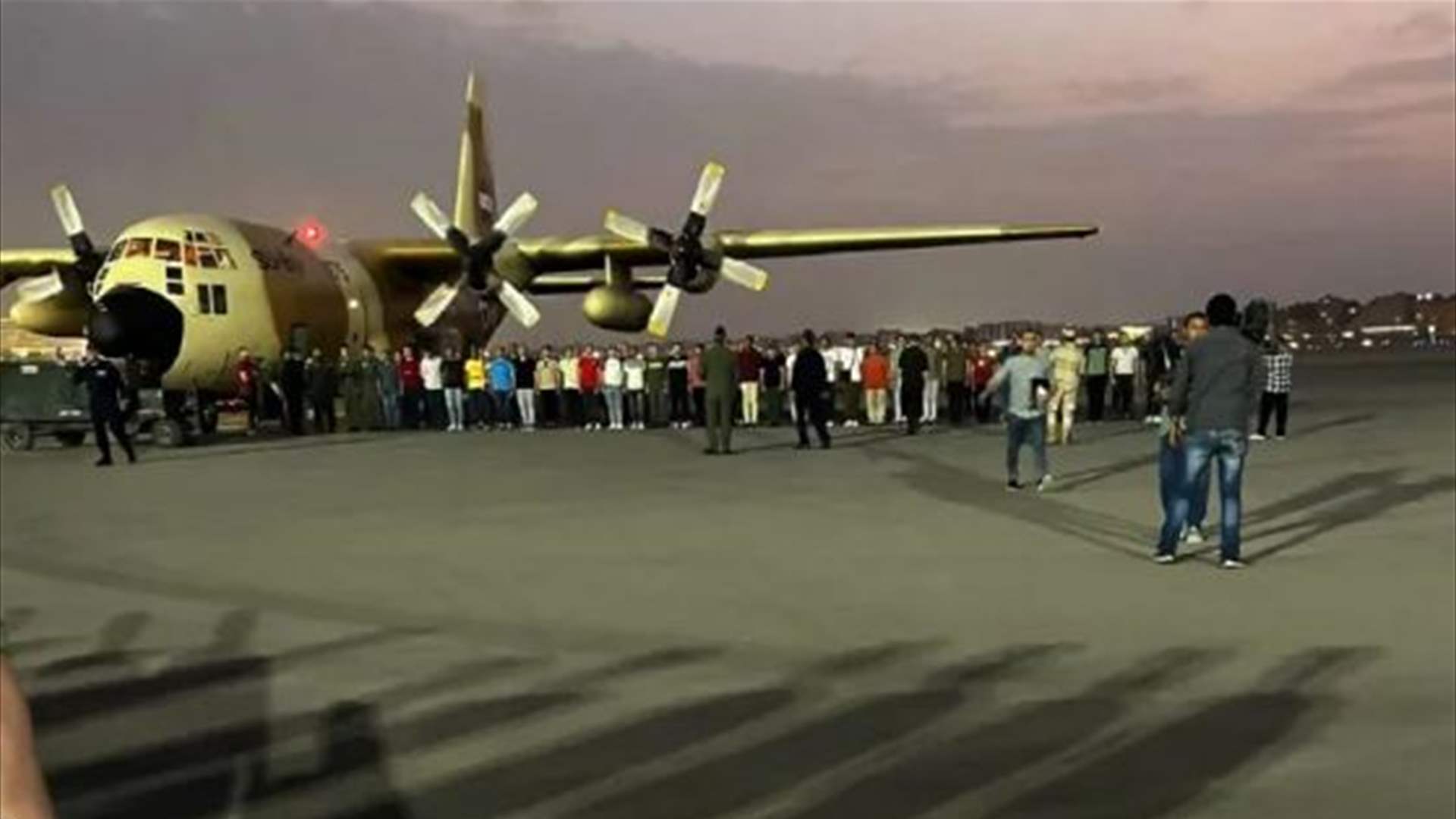 إجلاء 177 جنديا مصريا من السودان كانوا محتجزين لدى قوات الدعم السريع
