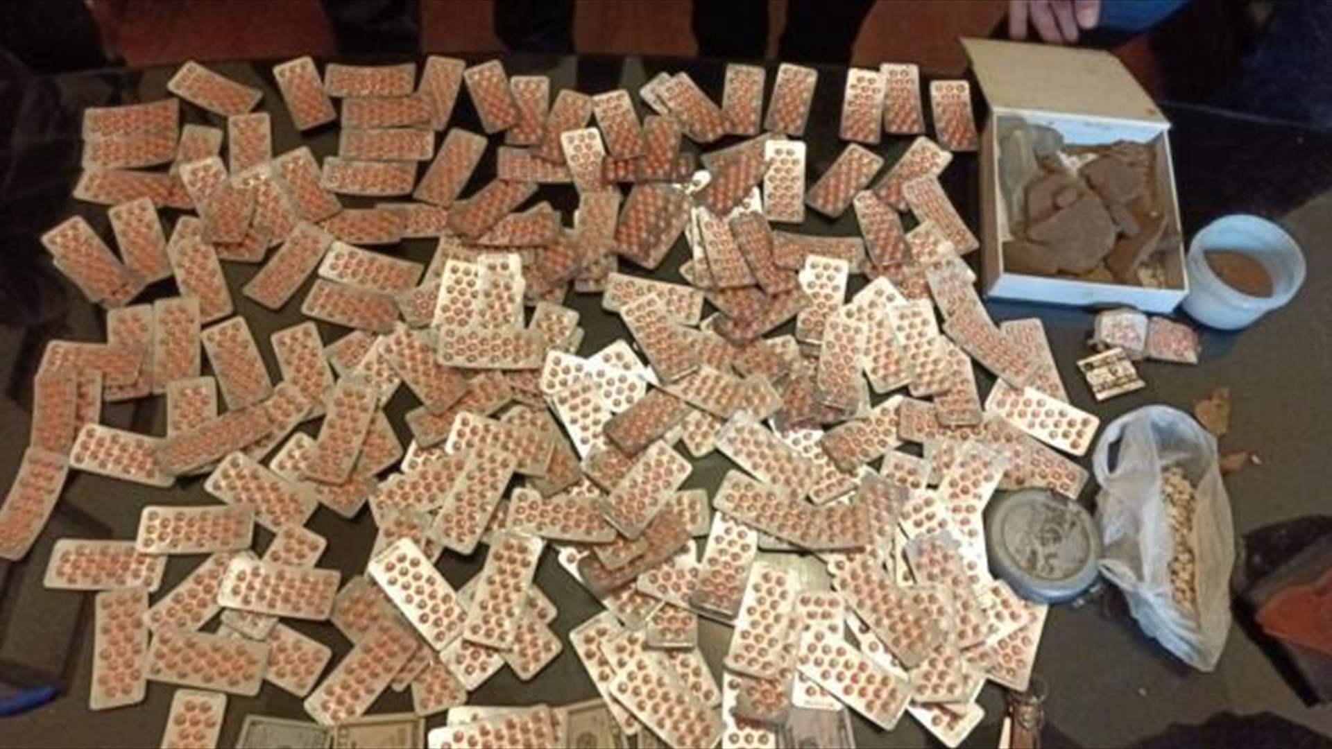 عصابة ترويج مخدّرات وعملة مزيّفة ضمن مناطق عكارية في قبضة مفرزة حلبا القضائية