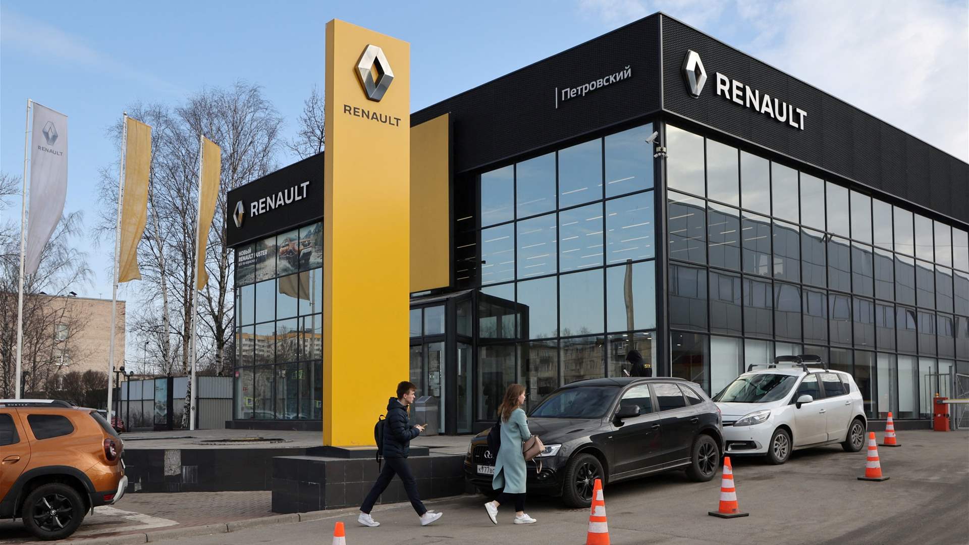 France's Renault plans no big price cuts despite Tesla challenge