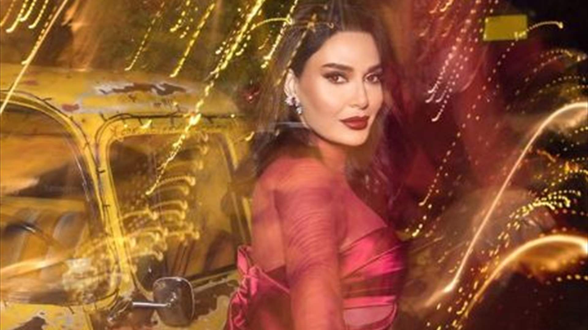 ضيف مميّز في سيارة سيرين عبد النور (فيديو)