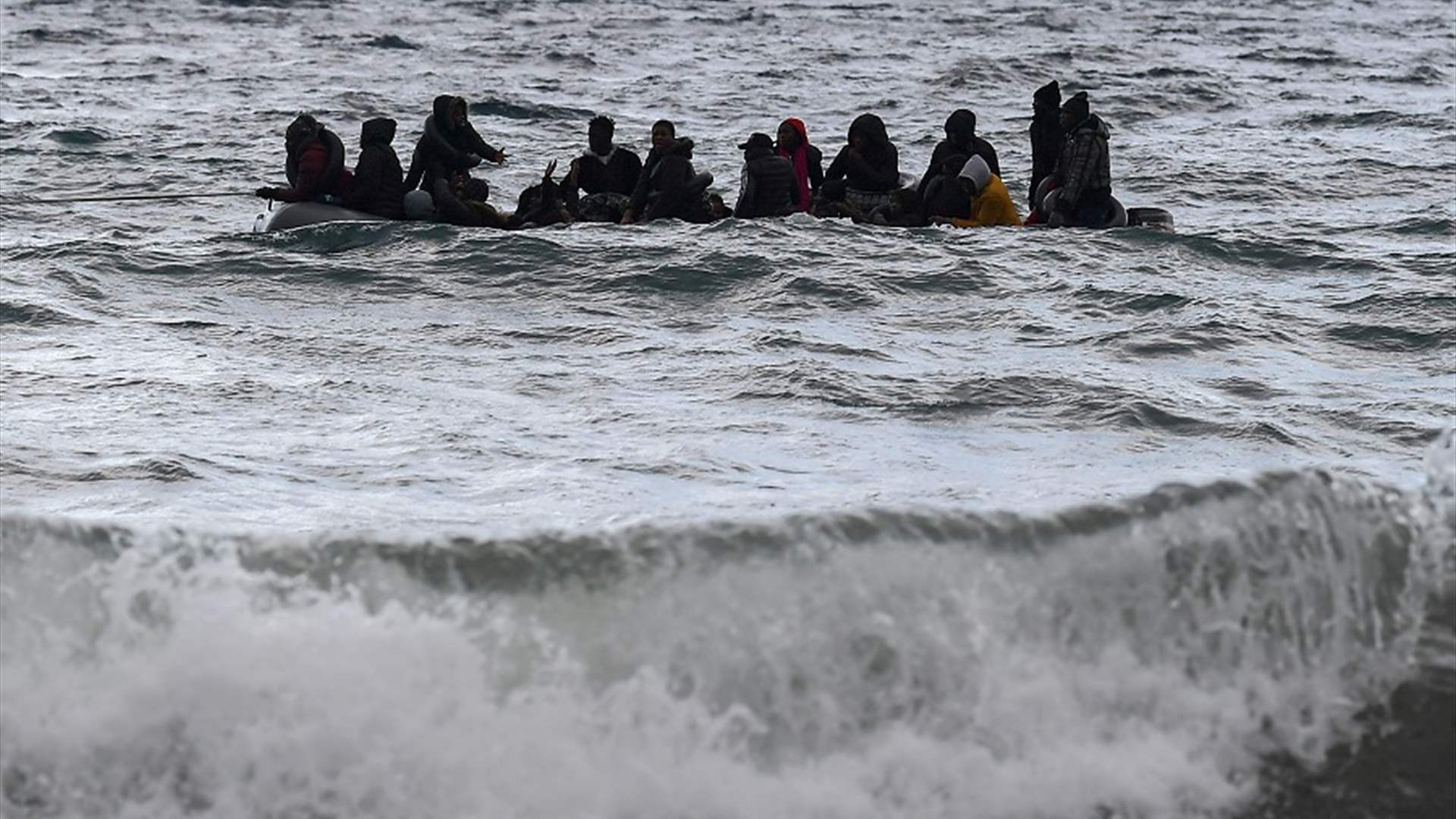 مقتل شخص ونجاة 47 مهاجرا في غرق مركب قبالة سواحل اليونان