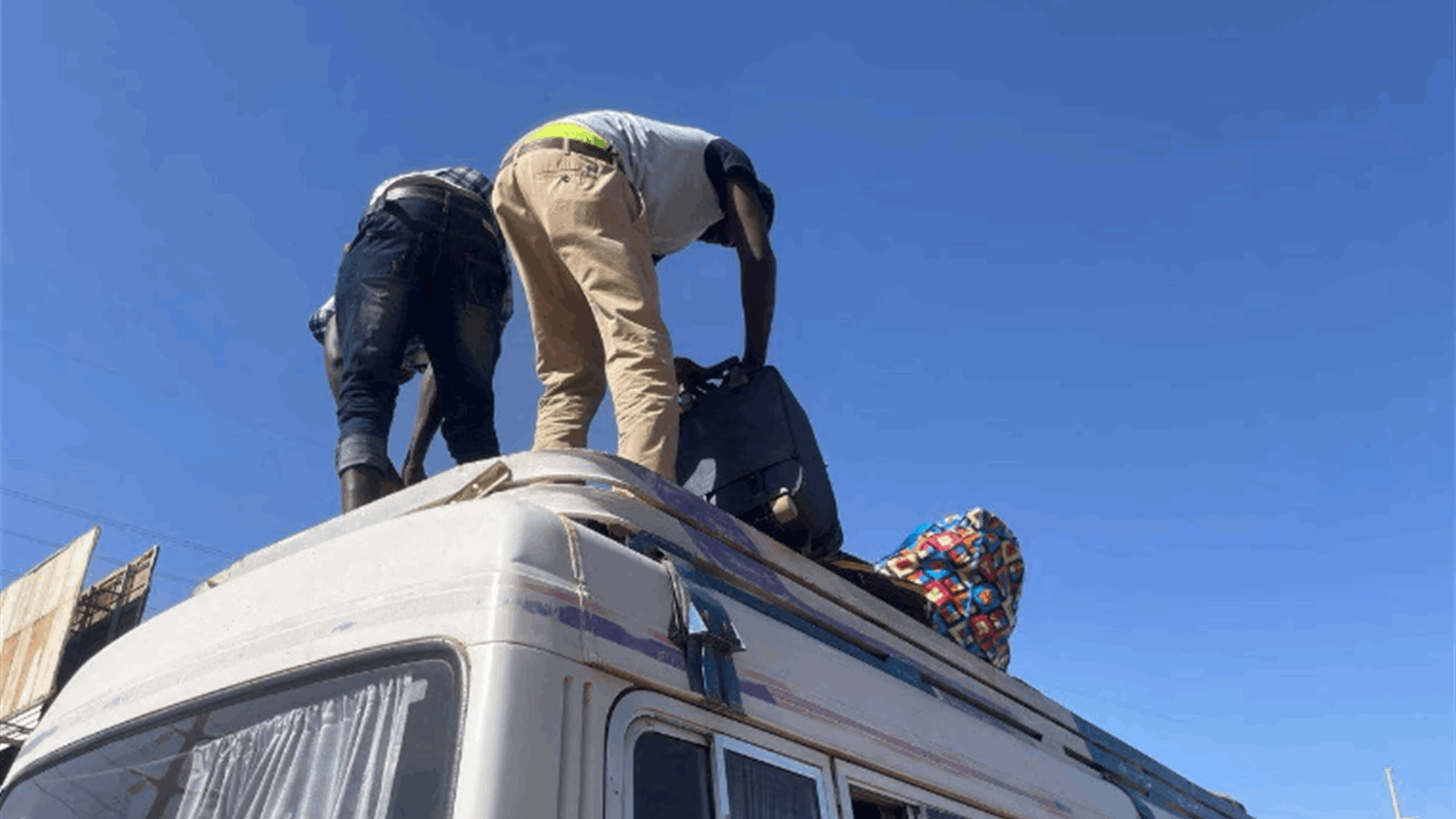 Thousands of Sudanese cross borders to flee warring generals