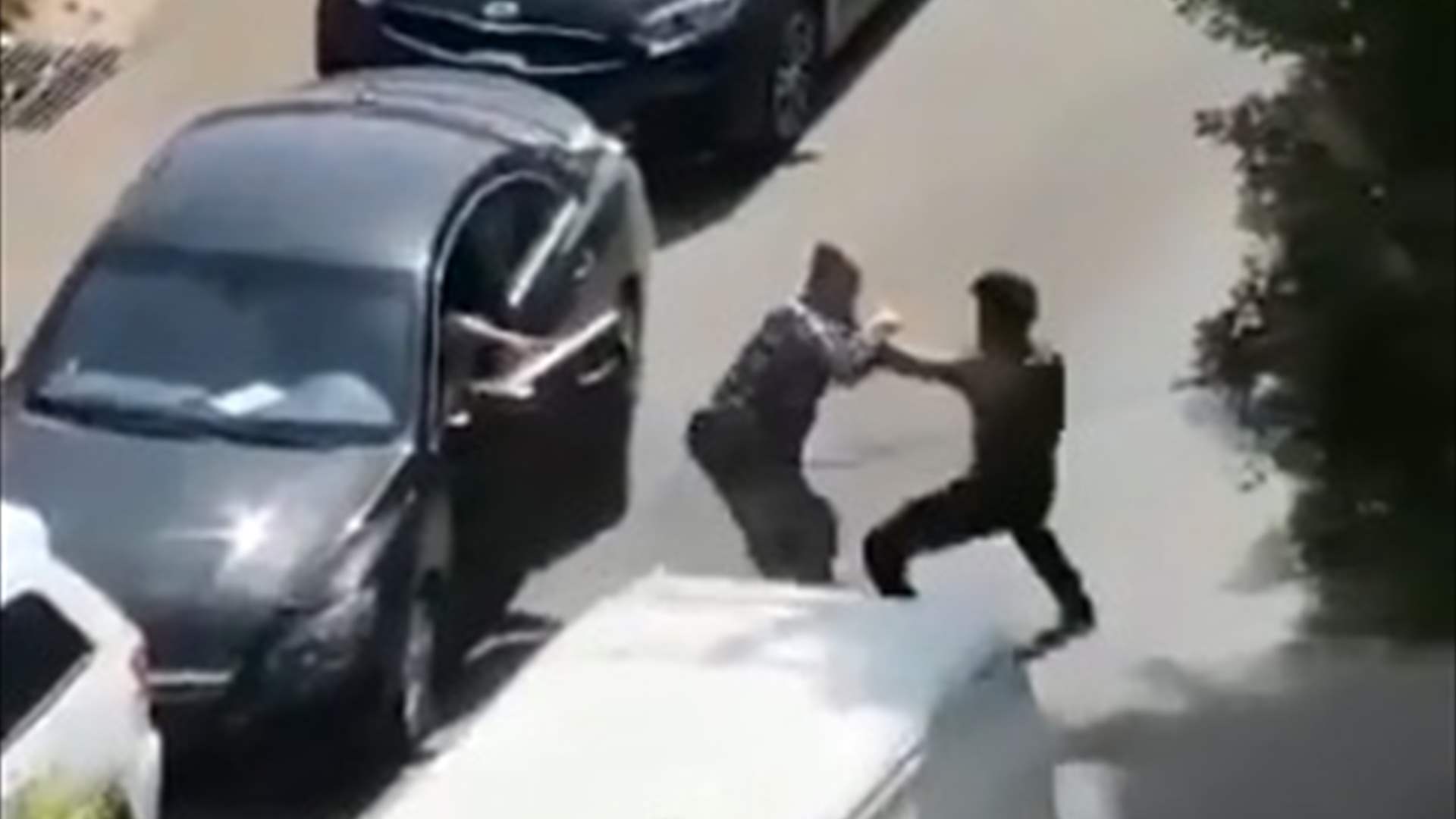 فيديو يظهر تفاصيل الإشكال بين وسام فارس وعنصر أمني