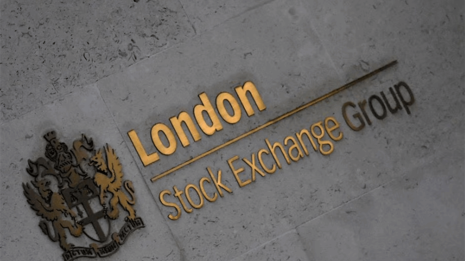 Britain's FTSE 100 fall as commodity stocks drag
