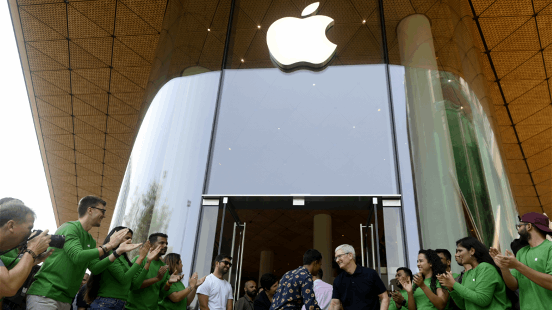 AI-generated chart toppers, Apple gets into savings, and Microsoft drops Twitter