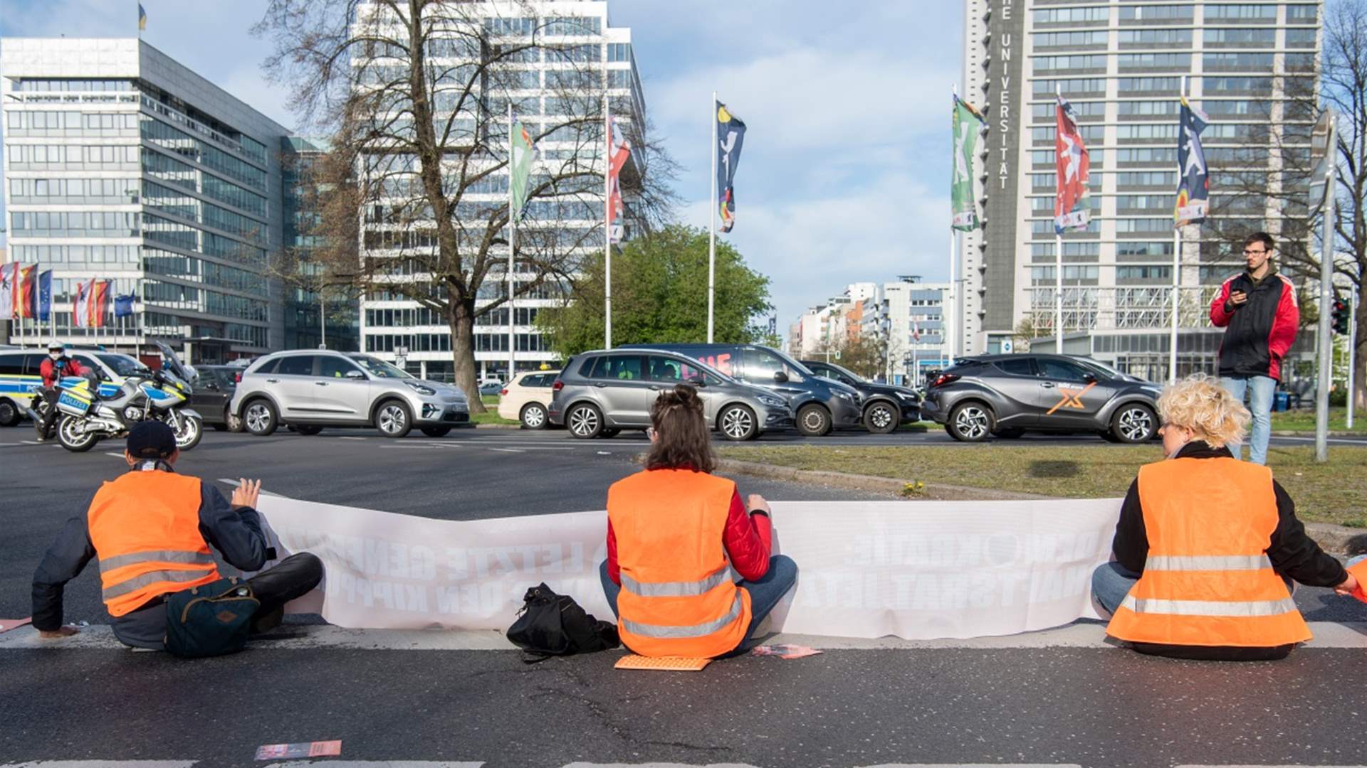 Climate activists stop Berlin traffic to pressure government