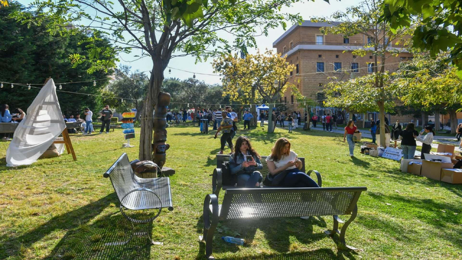 تحت عنوان "To Bee or not to be"... جامعة الروح القدس احتفلت بيوم الأرض