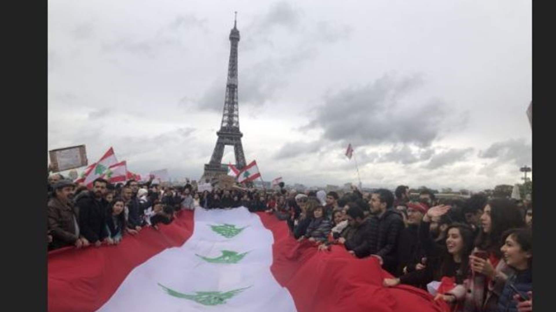 صورة تظاهرة اللبنانيين في باريس... ضدّ من؟ 